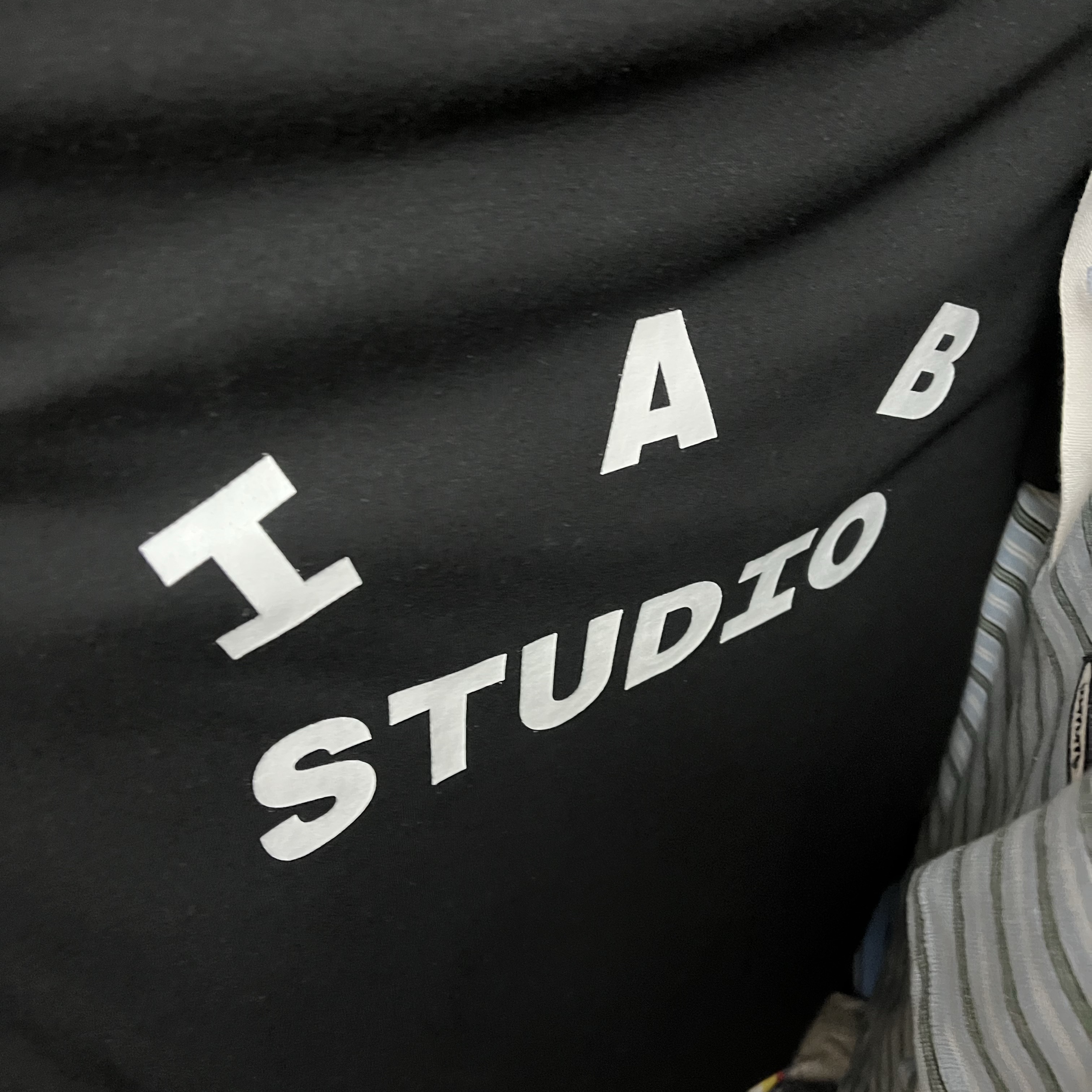 IAB Studio Basic T-Shirt Black White 착용 스타일