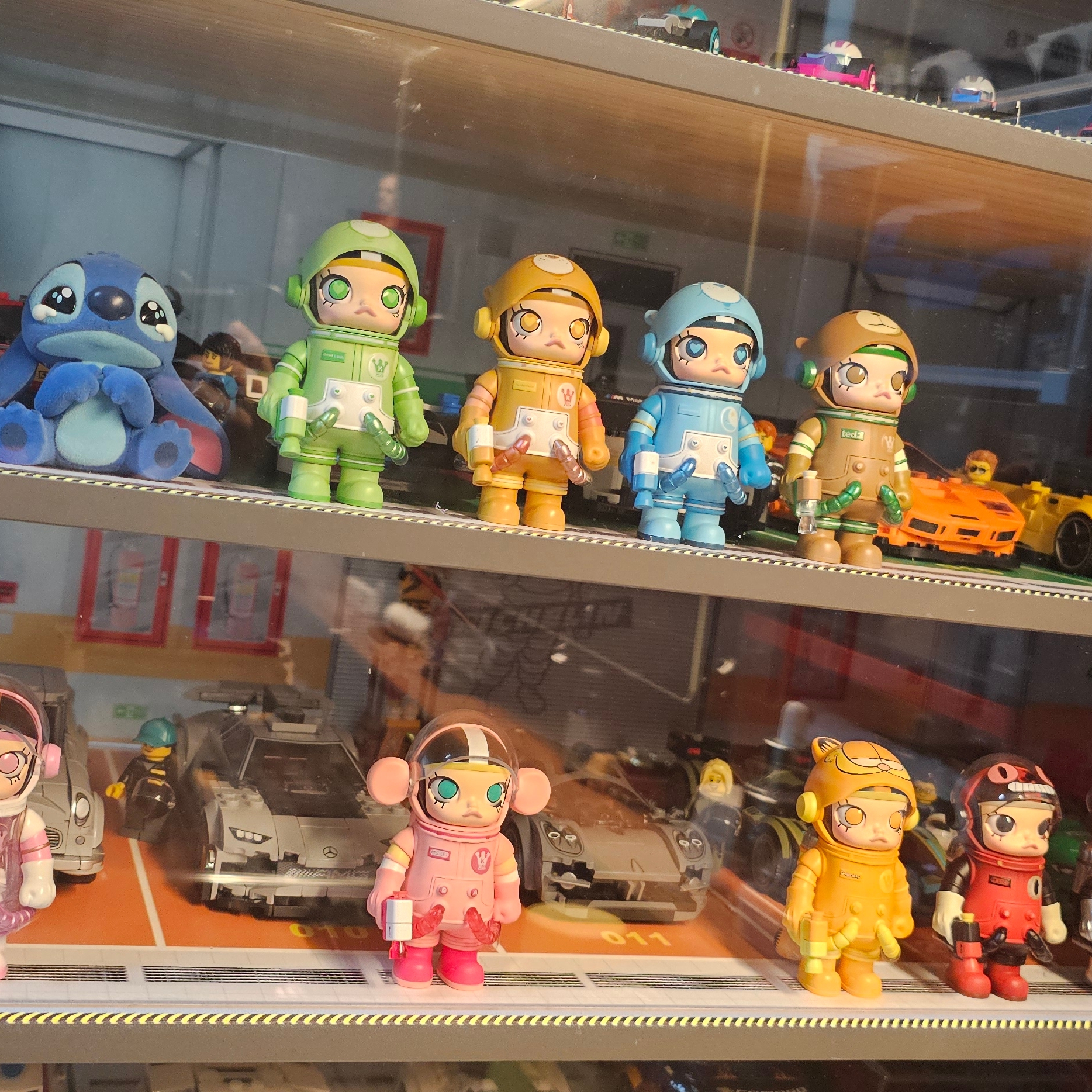 Pop Mart Mega Space Molly Series 3 Sealed Case 100% (9 Blind Boxes) 착용 스타일