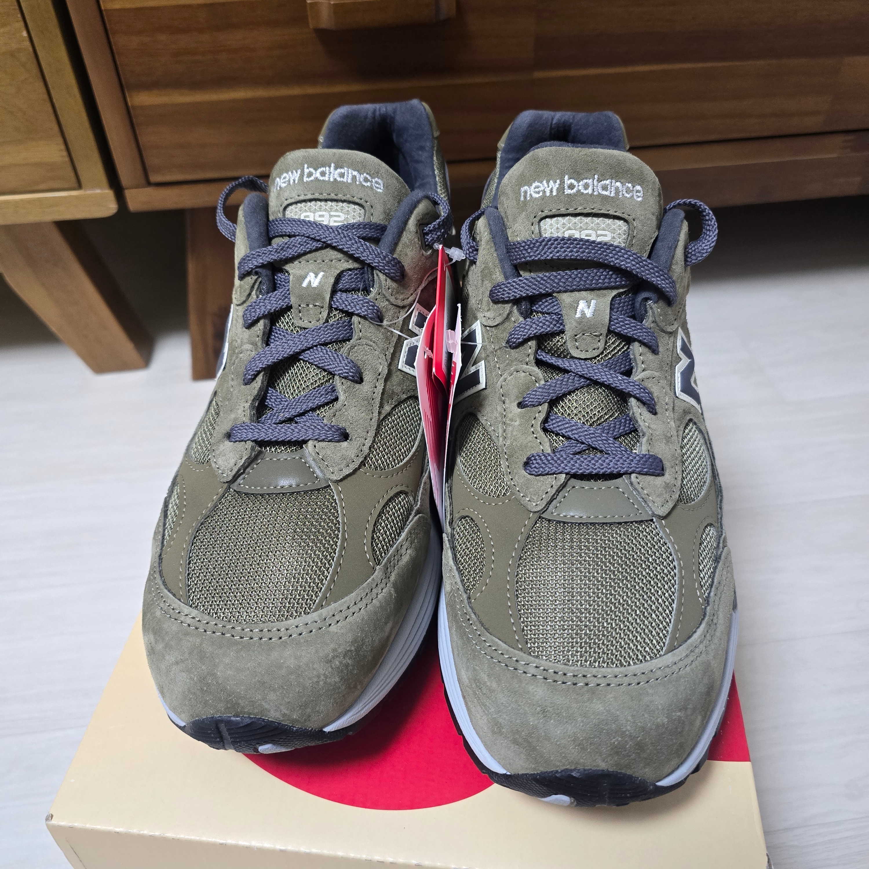 New Balance 992 Made in USA Dark Camo Covert Green - D Standard 착용 스타일 - 2