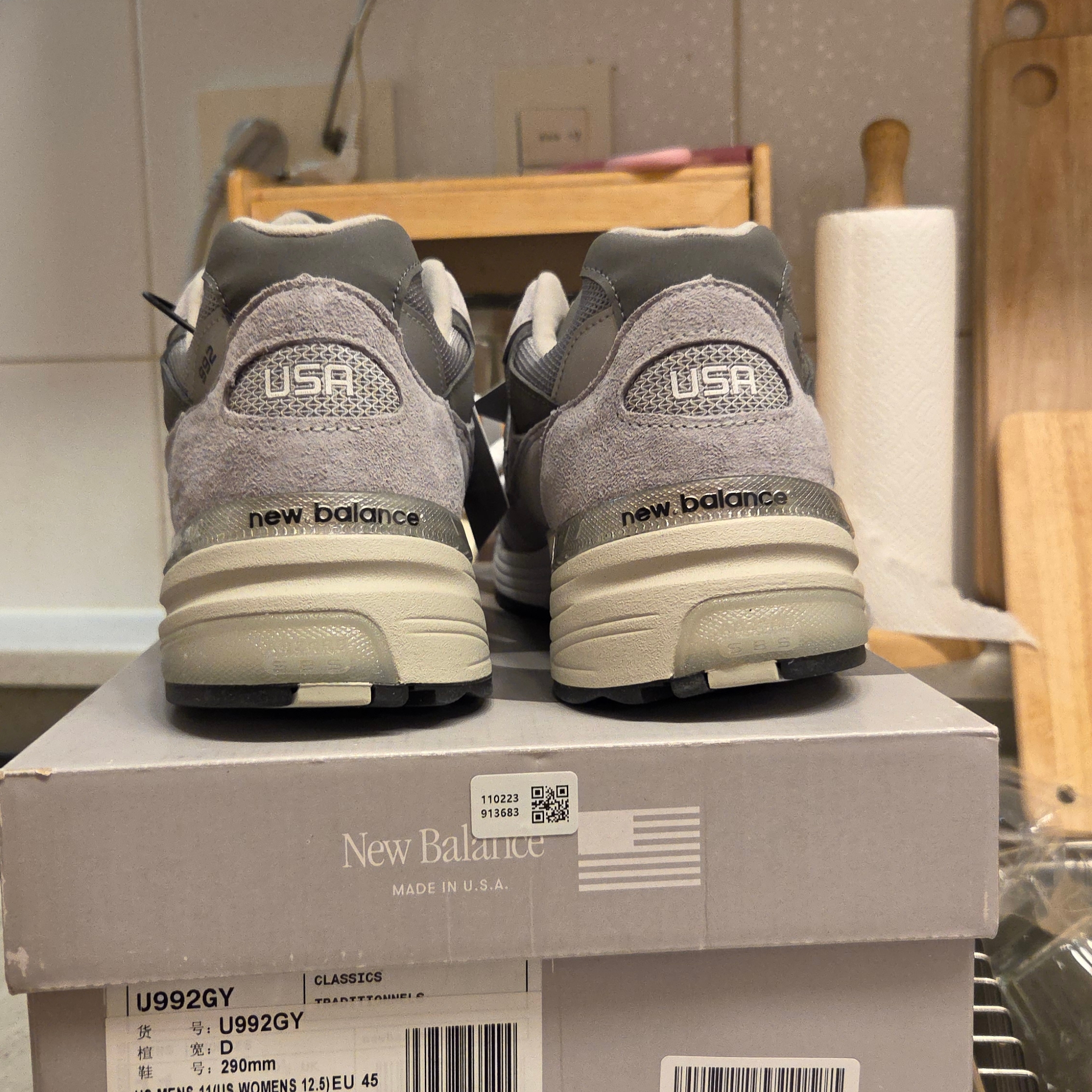 New Balance 992 Made in USA Core Grey Silver Metallic 착용 스타일