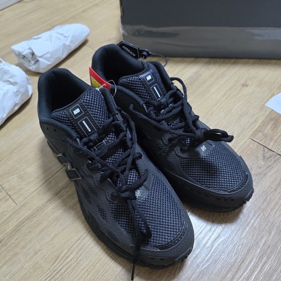 New Balance 1906W Black Silver Metallic 착용 스타일