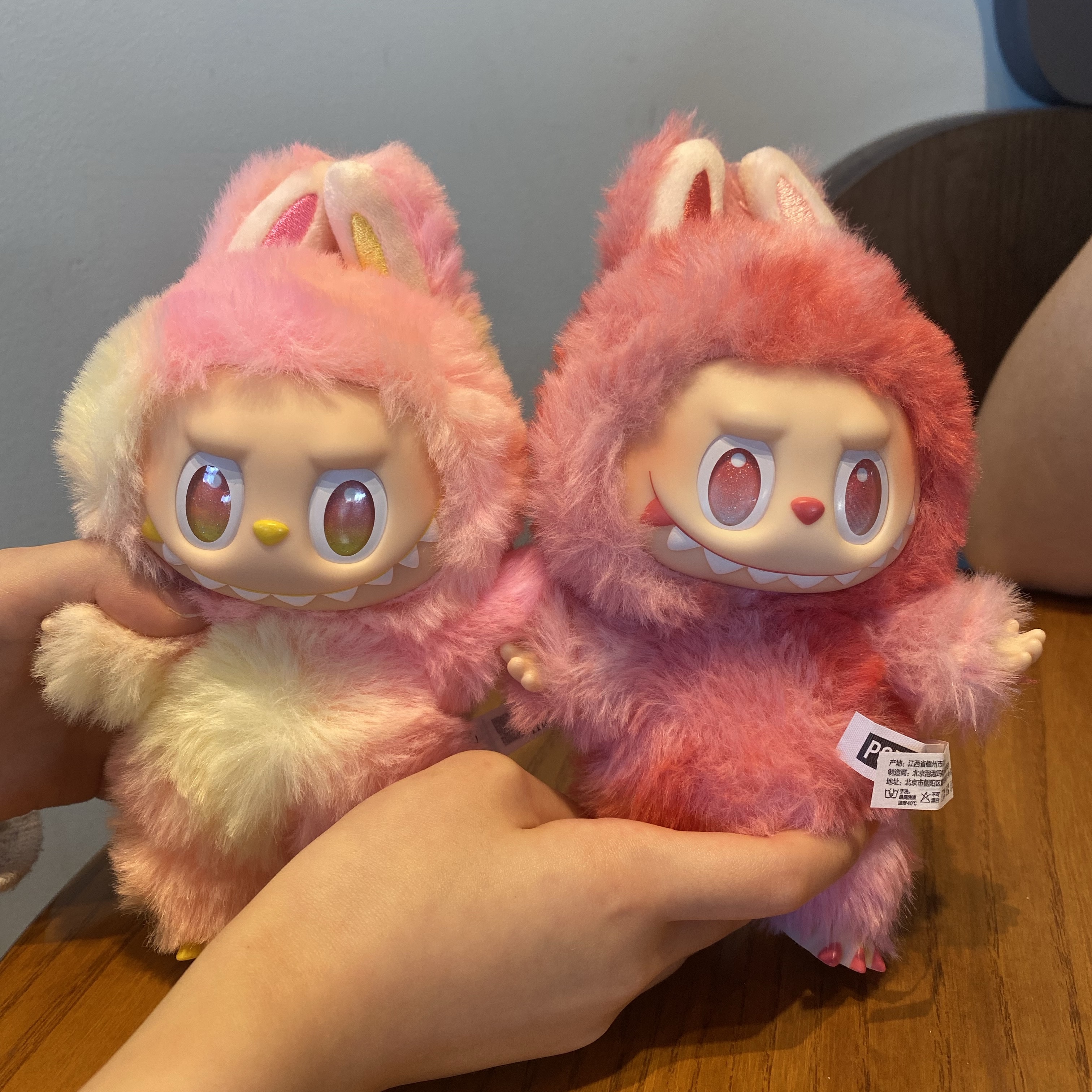 Pop Mart Labubu The Monsters Highlight Series Sealed Case (Bundle of 2/1 Blind Box) 착용 스타일