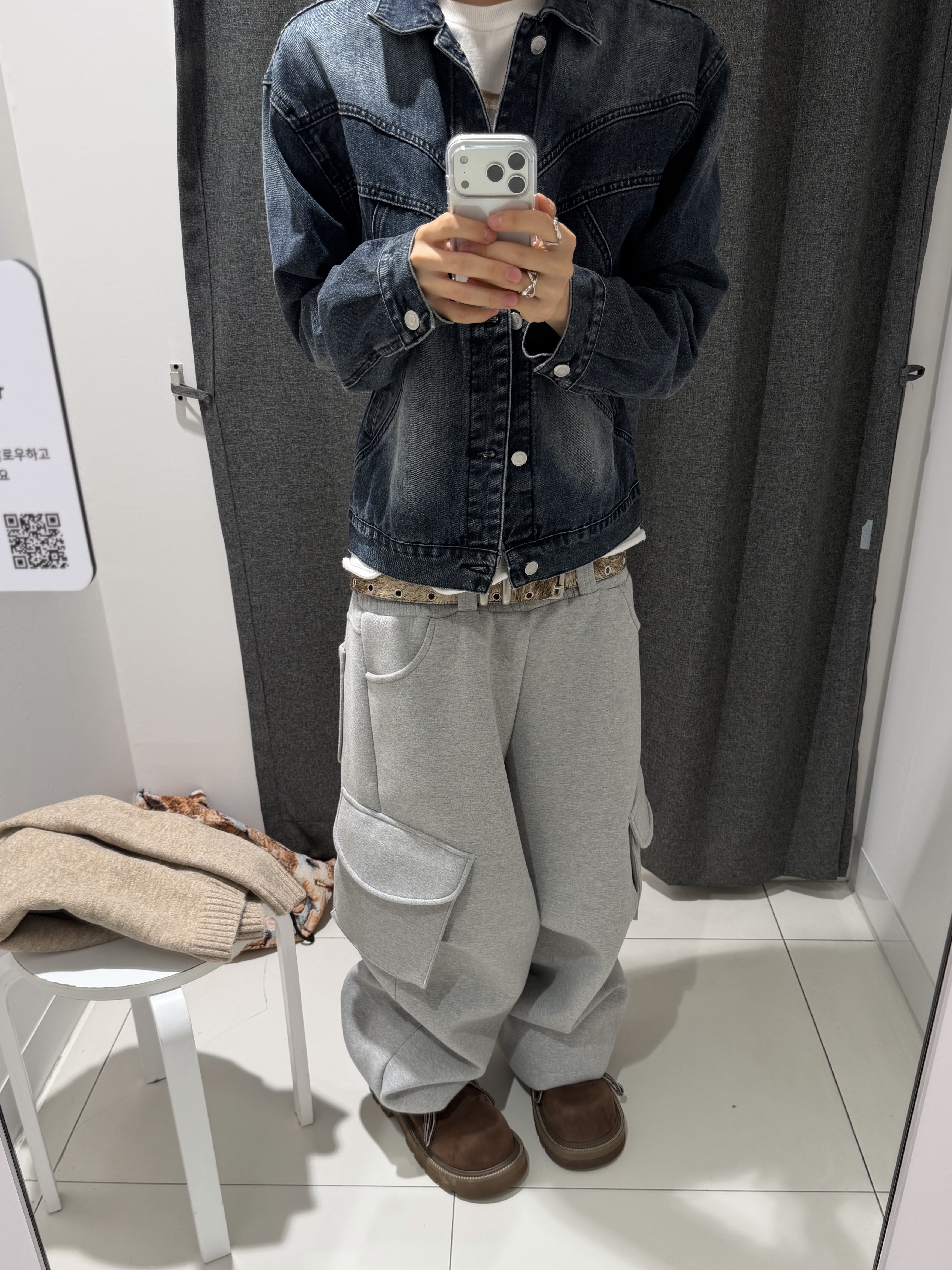 MJD X KOIN SEOUL Wide Cargo Sweat Pants, MJD x Kamien Double Hole Belt Oak Brown 착용 스타일 - 2