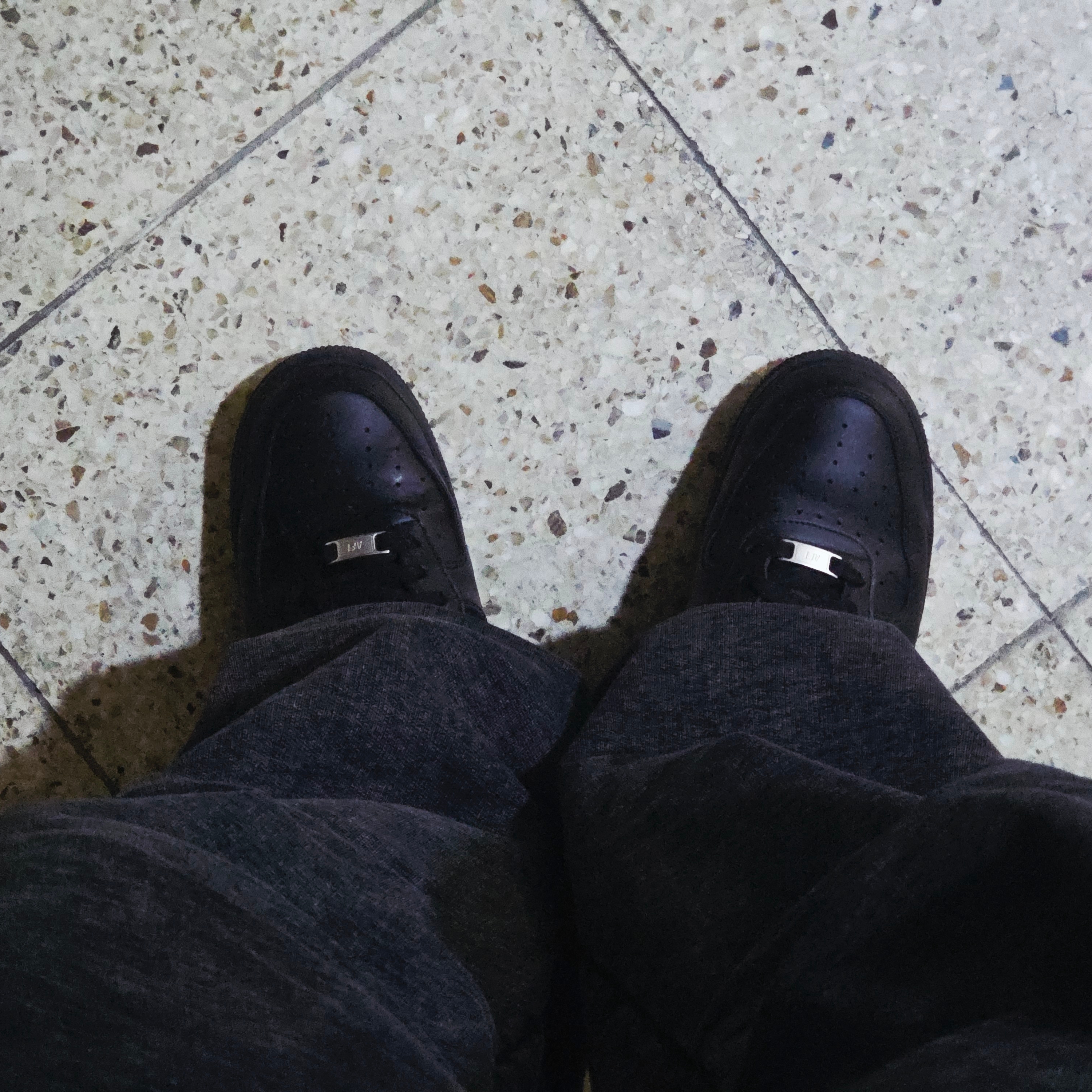 Nike Air Force 1 '07 Low Triple Black 착용 스타일