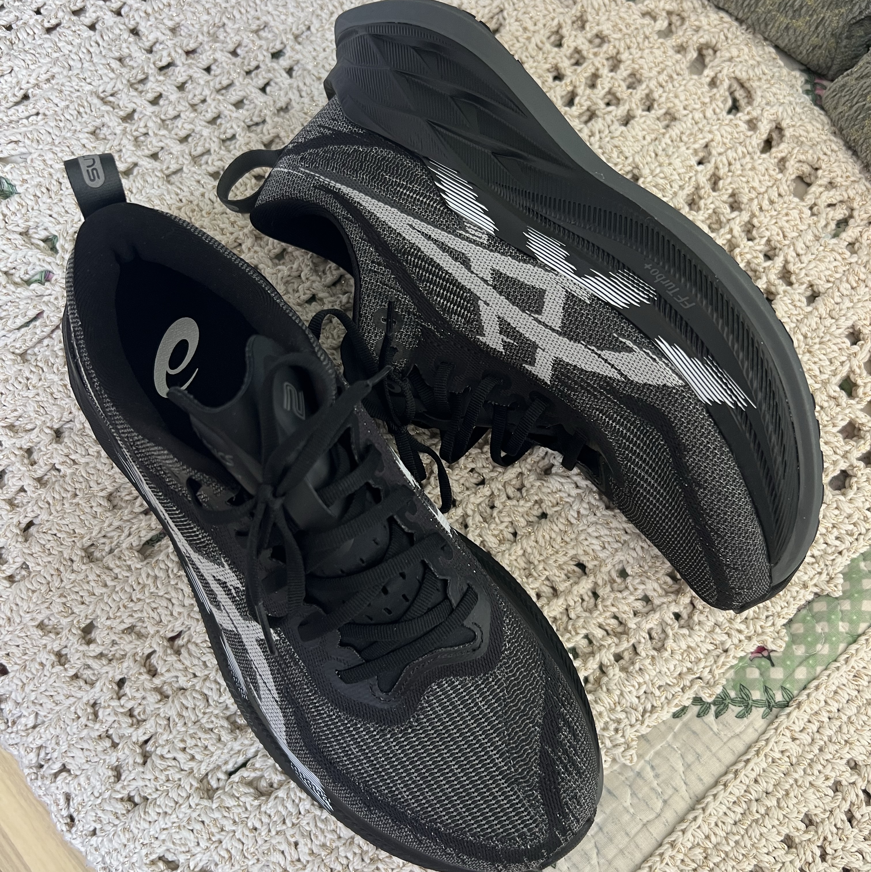 Asics Superblast 2 Black White 착용 스타일