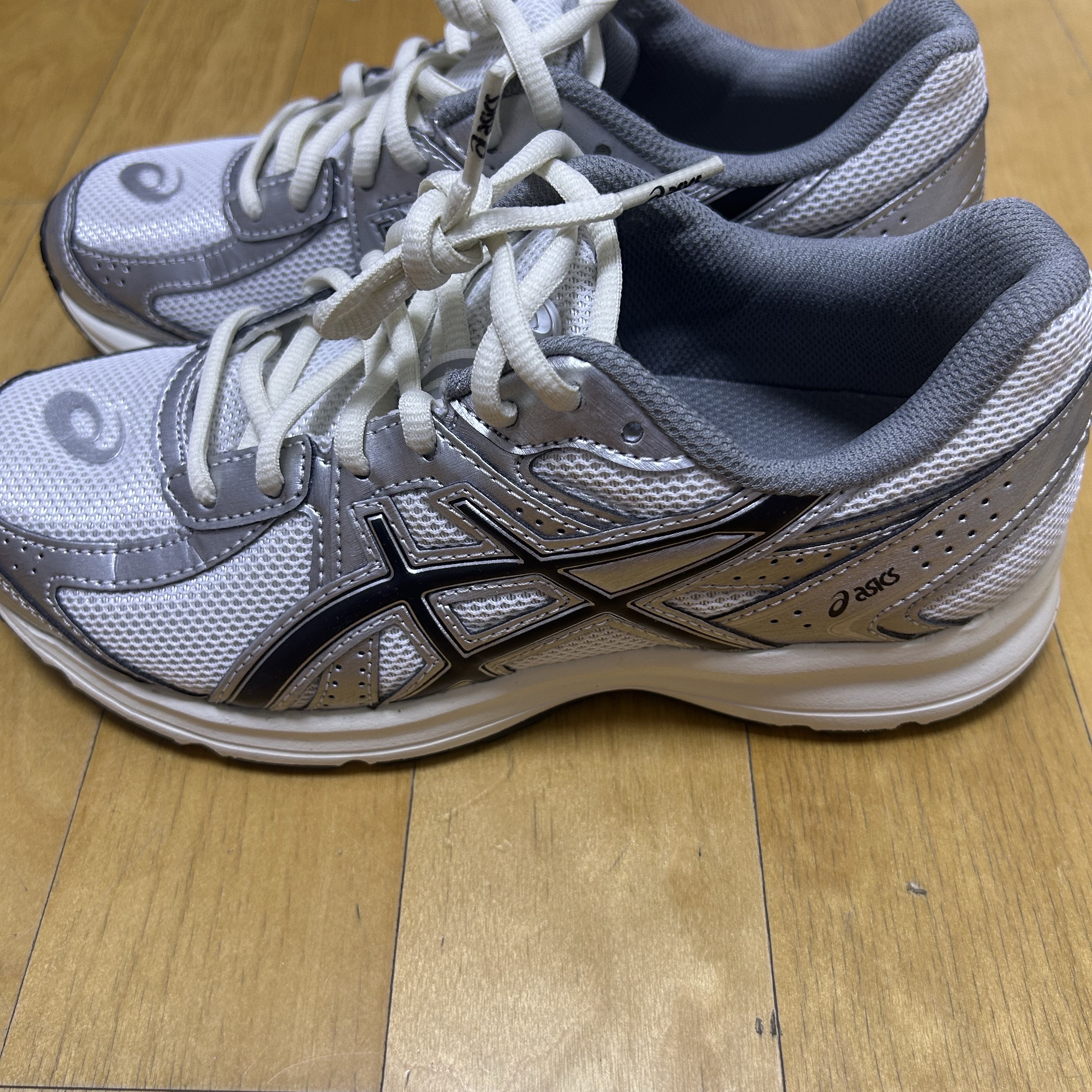 Asics Jog 100 S White Black - 2E Wide 착용 스타일