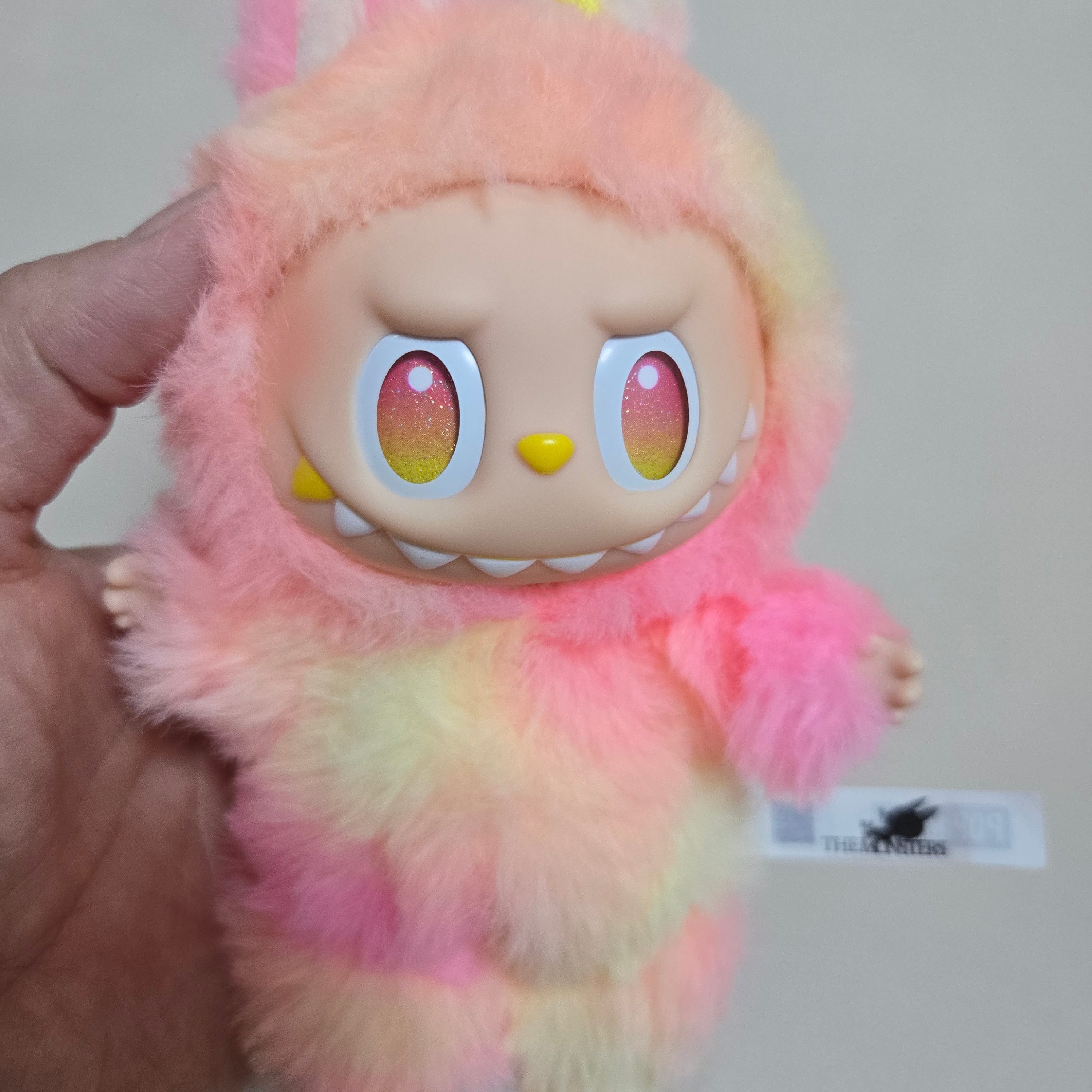 Pop Mart Labubu The Monsters Highlight Series Sealed Case (1 Blind Box) 착용 스타일