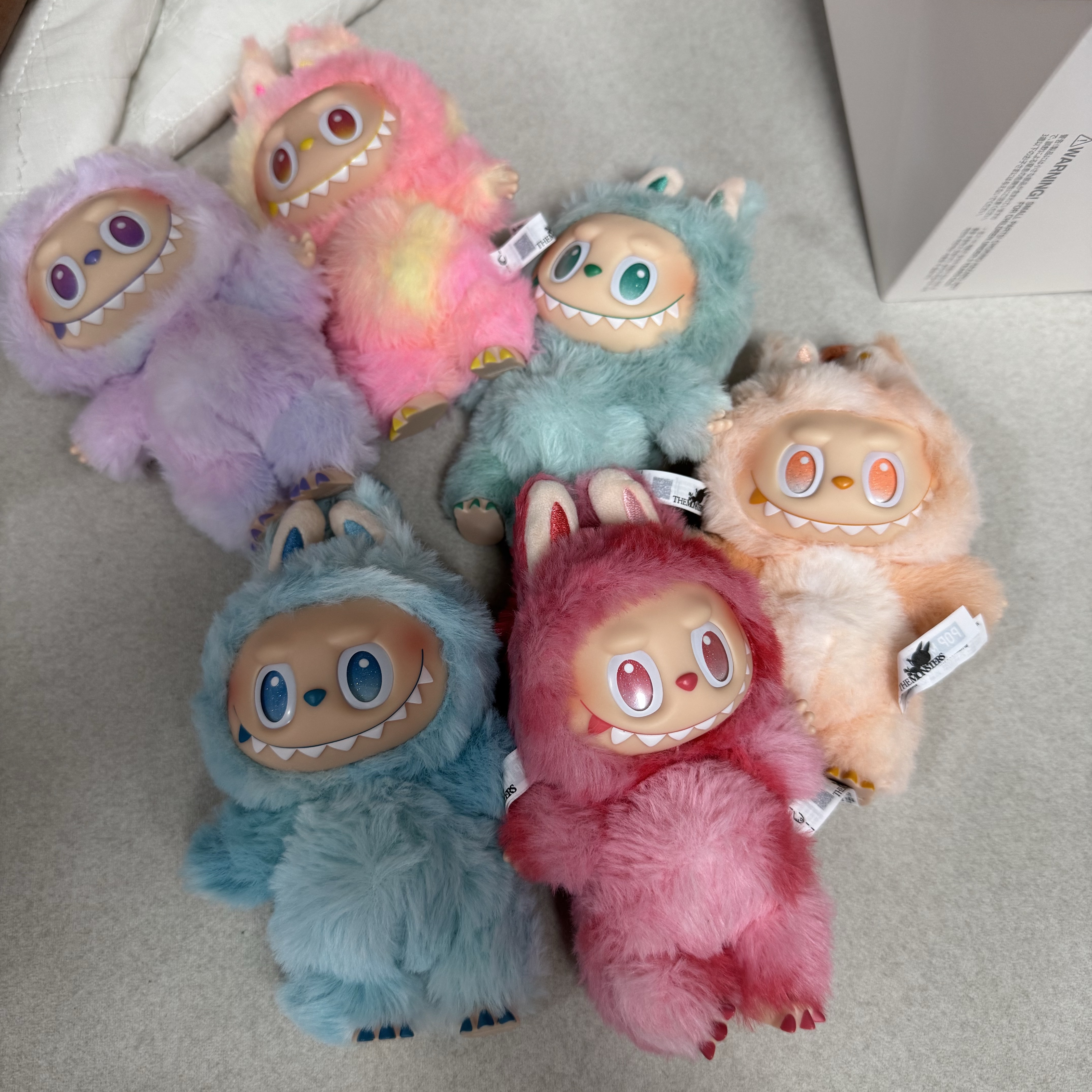 Pop Mart Labubu The Monsters Highlight Series Sealed Case (6 Blind Boxes) 착용 스타일 - 2