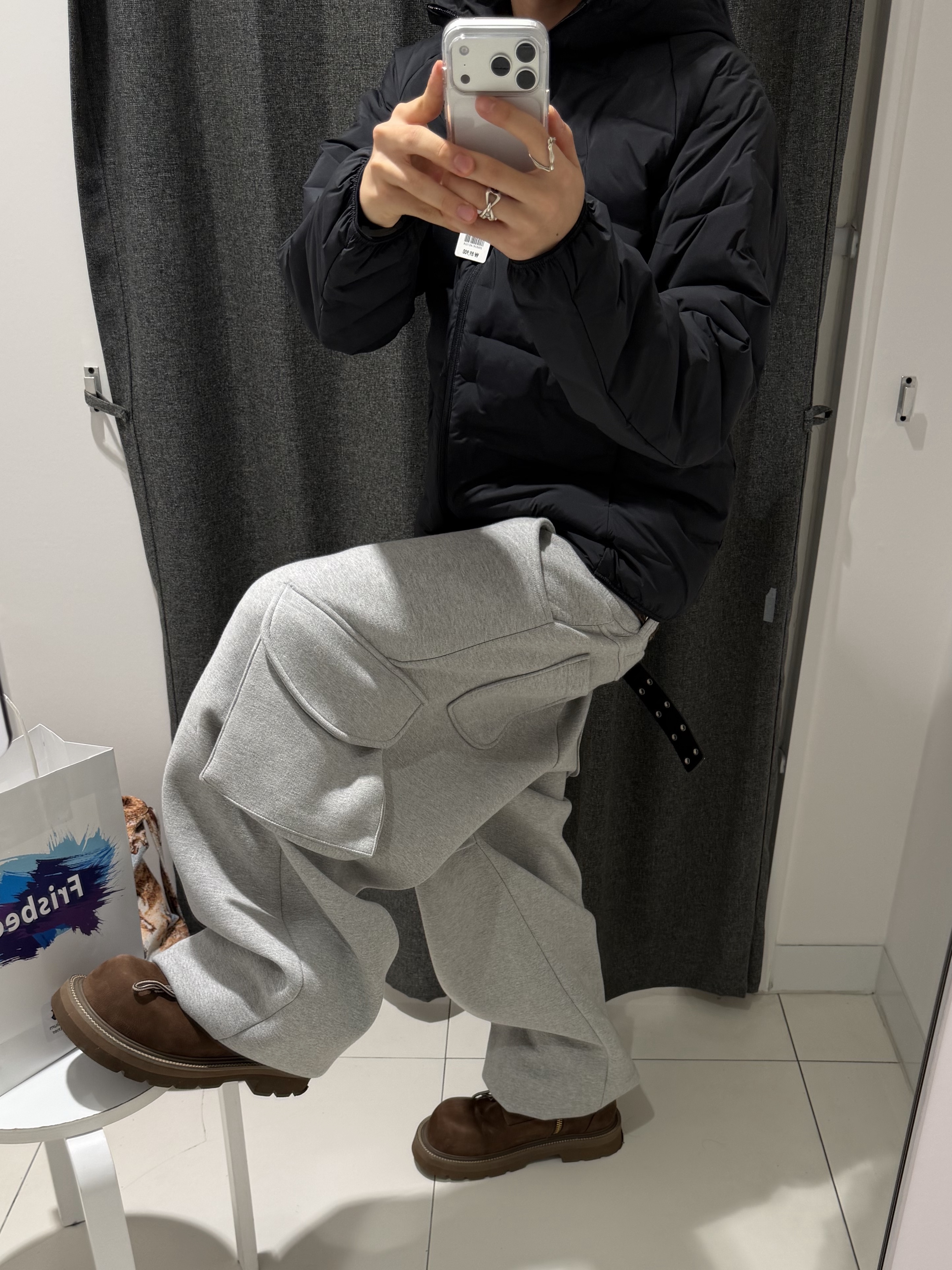 Apple iPhone 17 Pro 256GB Silver, MJD X KOIN SEOUL Wide Cargo Sweat Pants 착용 스타일