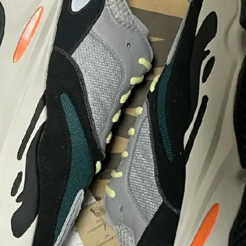 Adidas Yeezy Boost 700 Wave Runner Solid Grey 2021/2022 착용 스타일