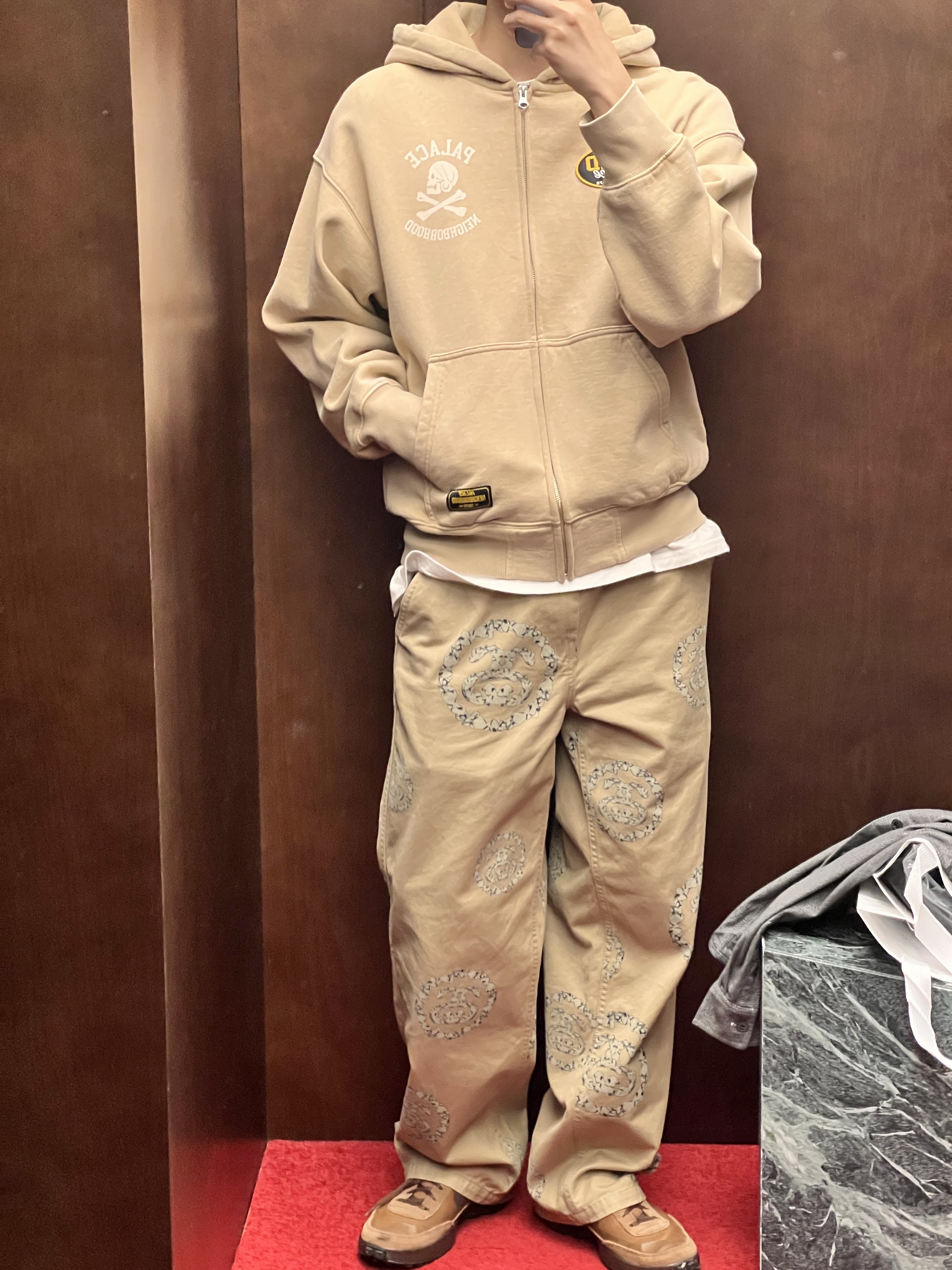Palace x Neighborhood Skull Zip Hood Incense - 25FW, Stussy x Denim Tears SS Wreath Chino Khaki 착용 스타일