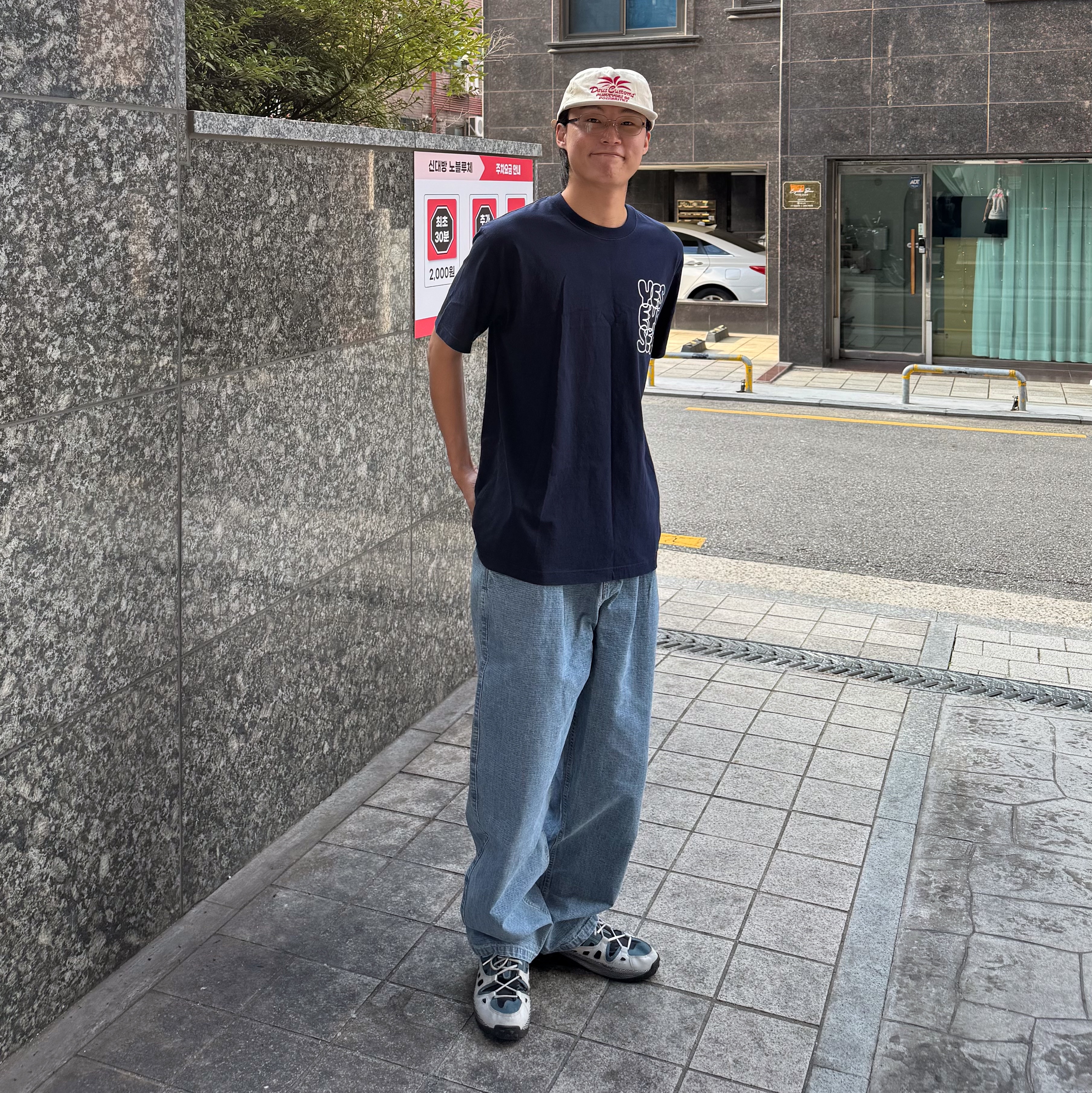 Nike ACG Air Exploraid Neutral Grey and Ash Green, YESEYESEE C-Logo Tee Navy 착용 스타일 - 2
