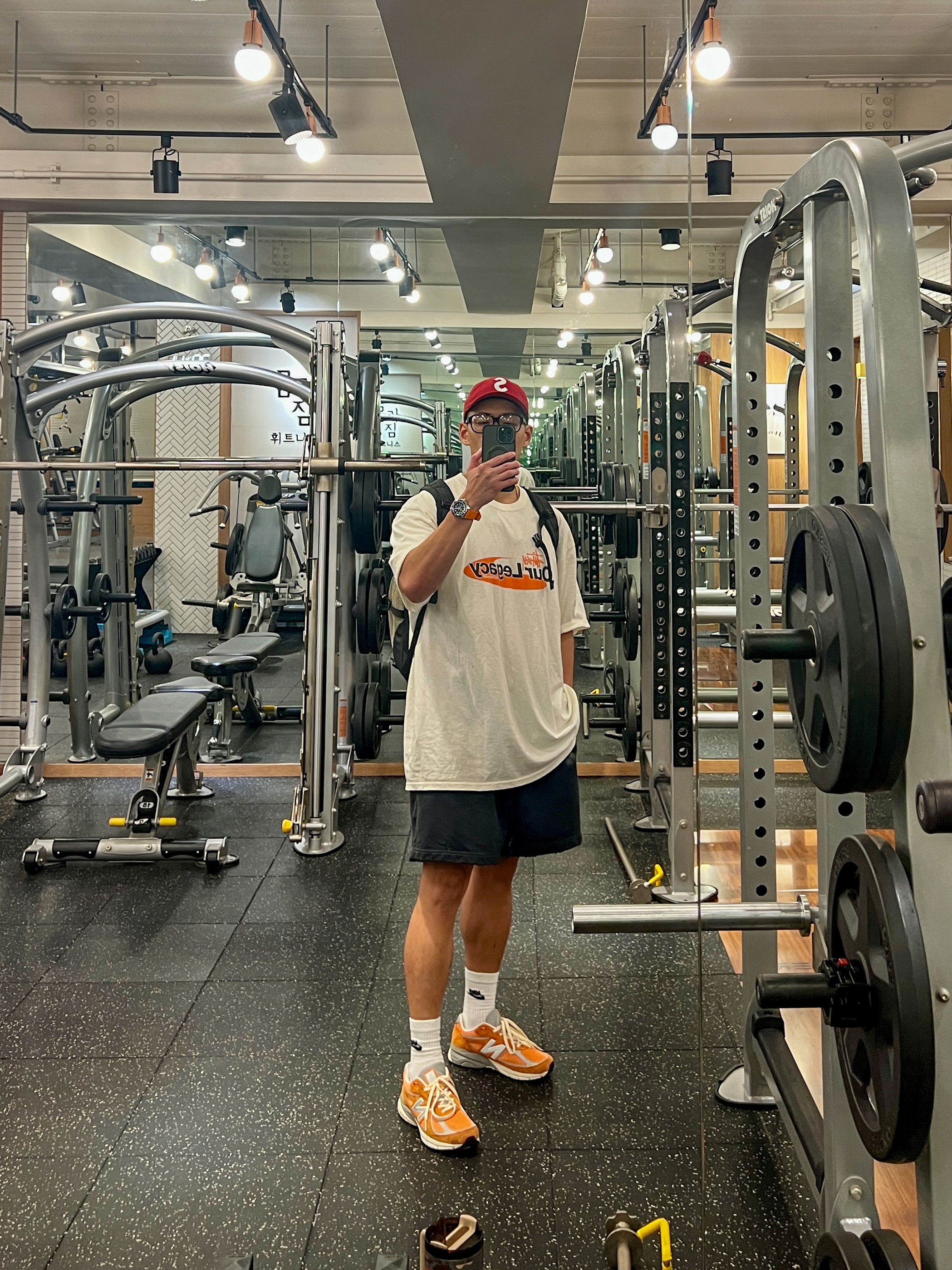 Stanley x The Post Malone Quencher H2.0 Flowstate Tumbler 1.18L Multicam, New Balance x Aime Leon Dore 990v4 Made in USA Red Clay Cream 착용 스타일