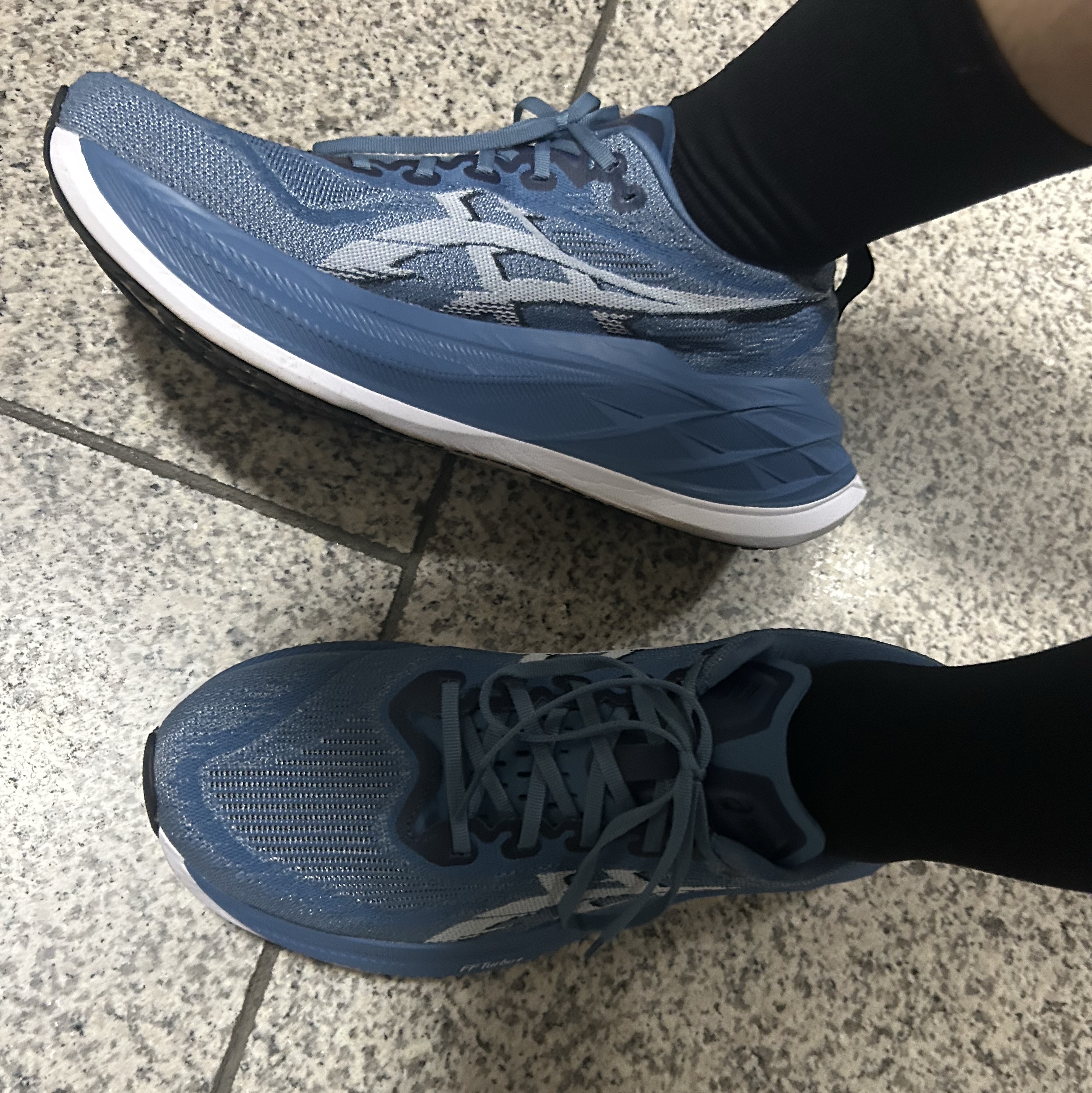 Asics Superblast 2 Winter Sea White 착용 스타일 - 2
