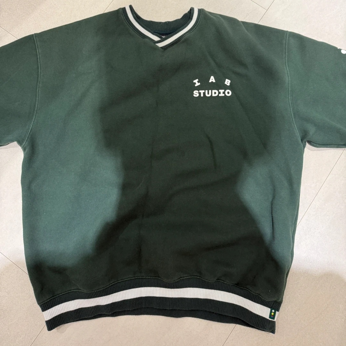 IAB Studio x Yonex Sweatshirt Green 착용 스타일