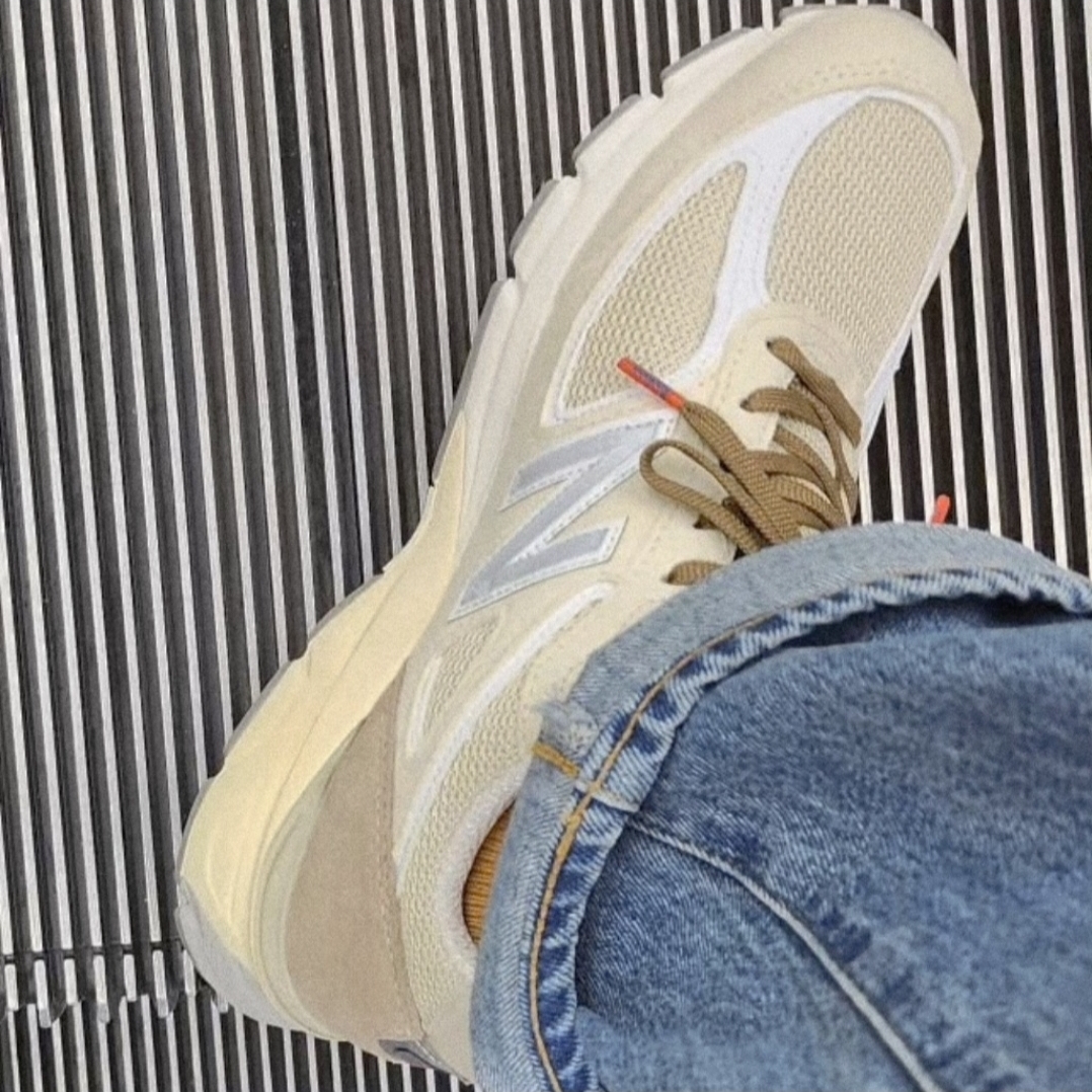 New Balance 990v4 Made in USA Cream White 착용 스타일