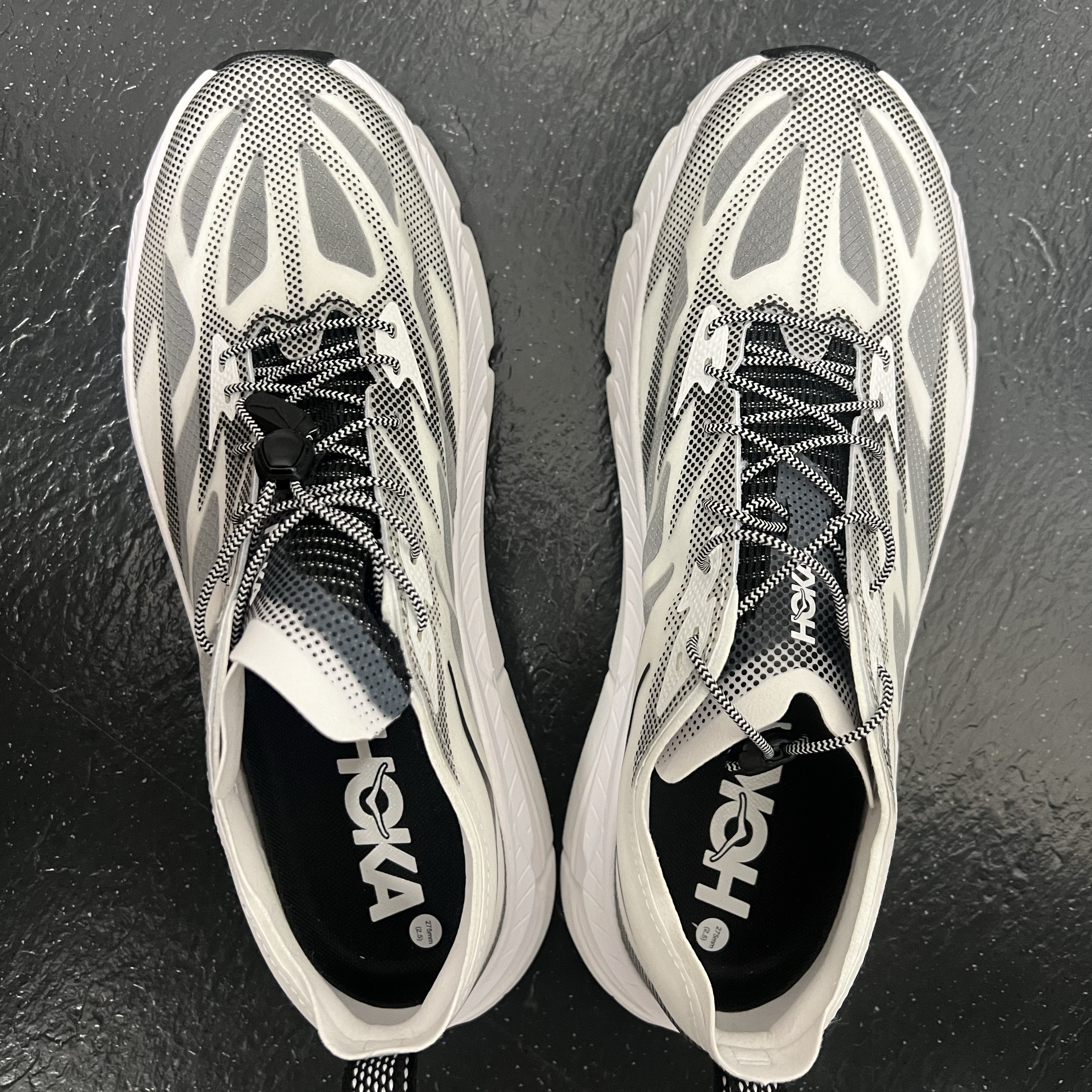 Hoka Mafate Speed 4 Lite White Black 착용 스타일