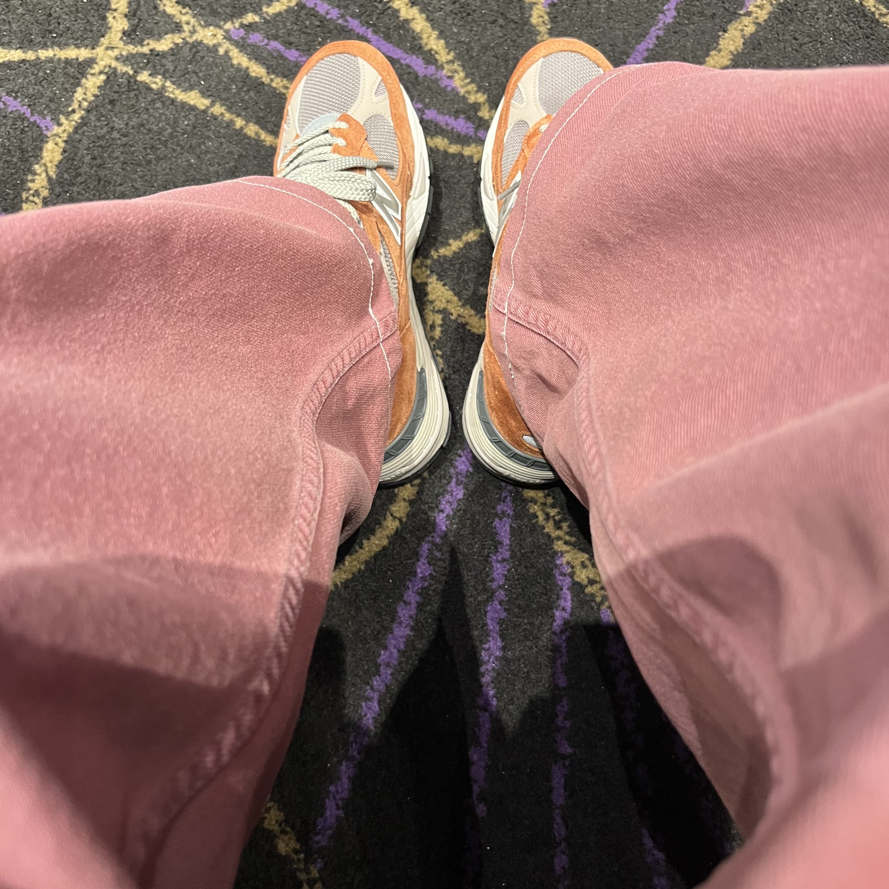 New Balance 991 Made in UK Sequoia Falcon, (W) Carhartt WIP Brandon Pants Dusty Fuchsia Stone Dyed 착용 스타일