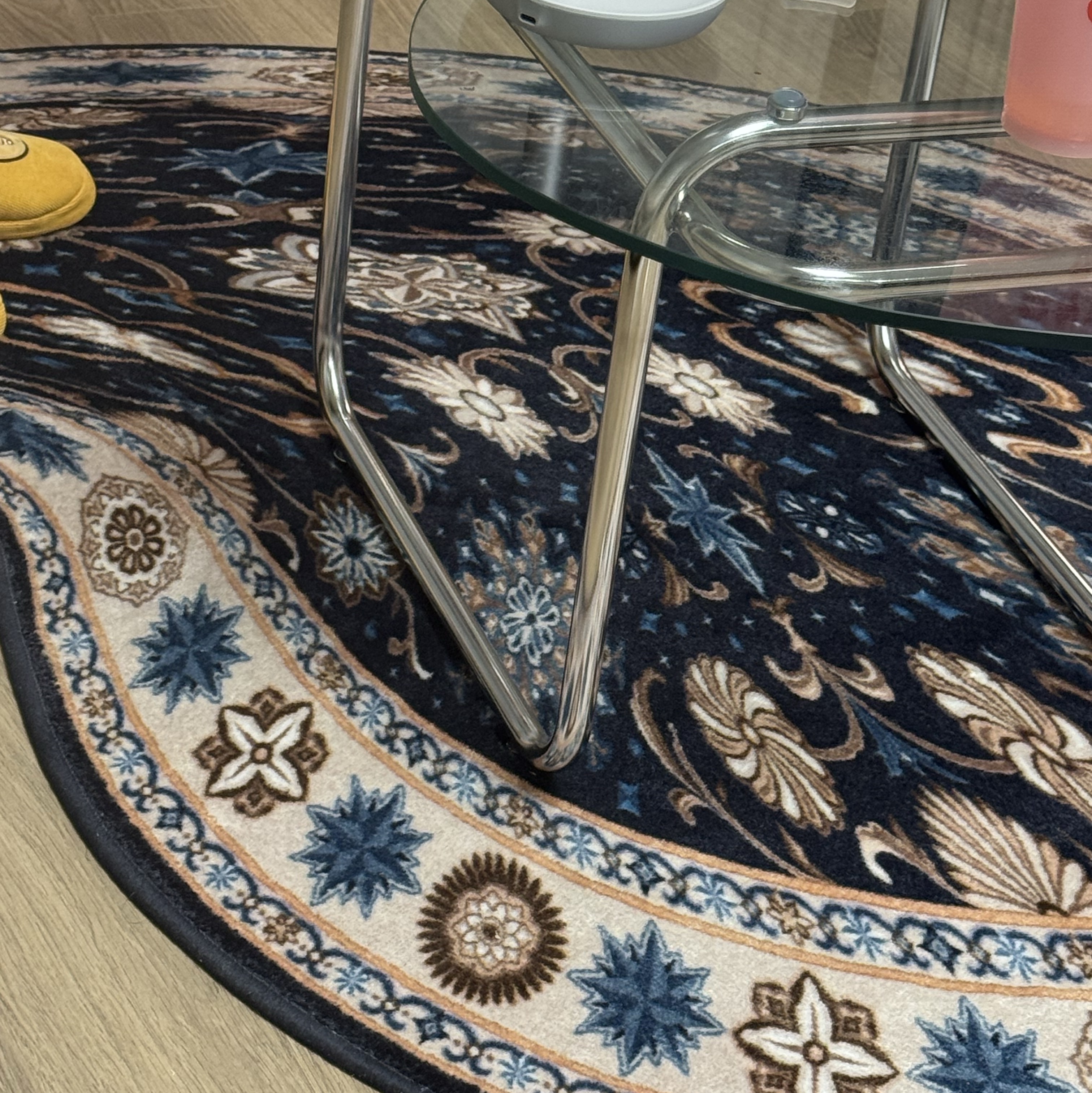 Say Touche Modified Persian Rug Navy 착용 스타일