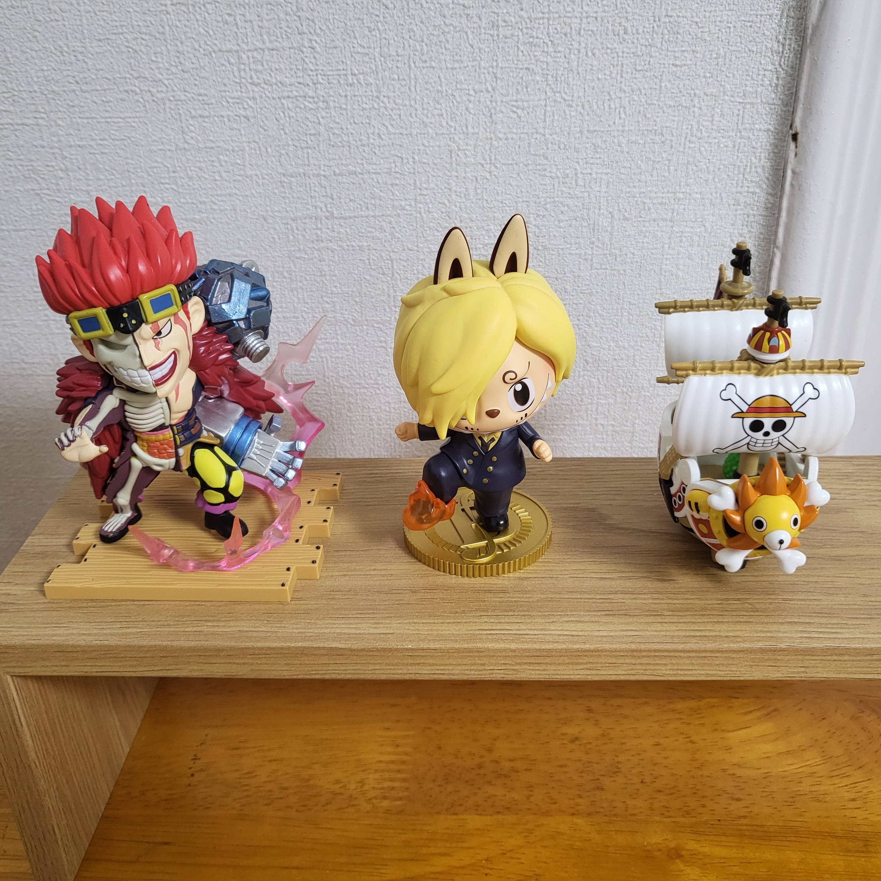 Pop Mart One Piece The Grand Line Series Vehicles Sealed Case (1 Blind Box), Pop Mart Labubu The Monsters x One Piece Series Figures Sealed Case (1 Blind Box) 착용 스타일