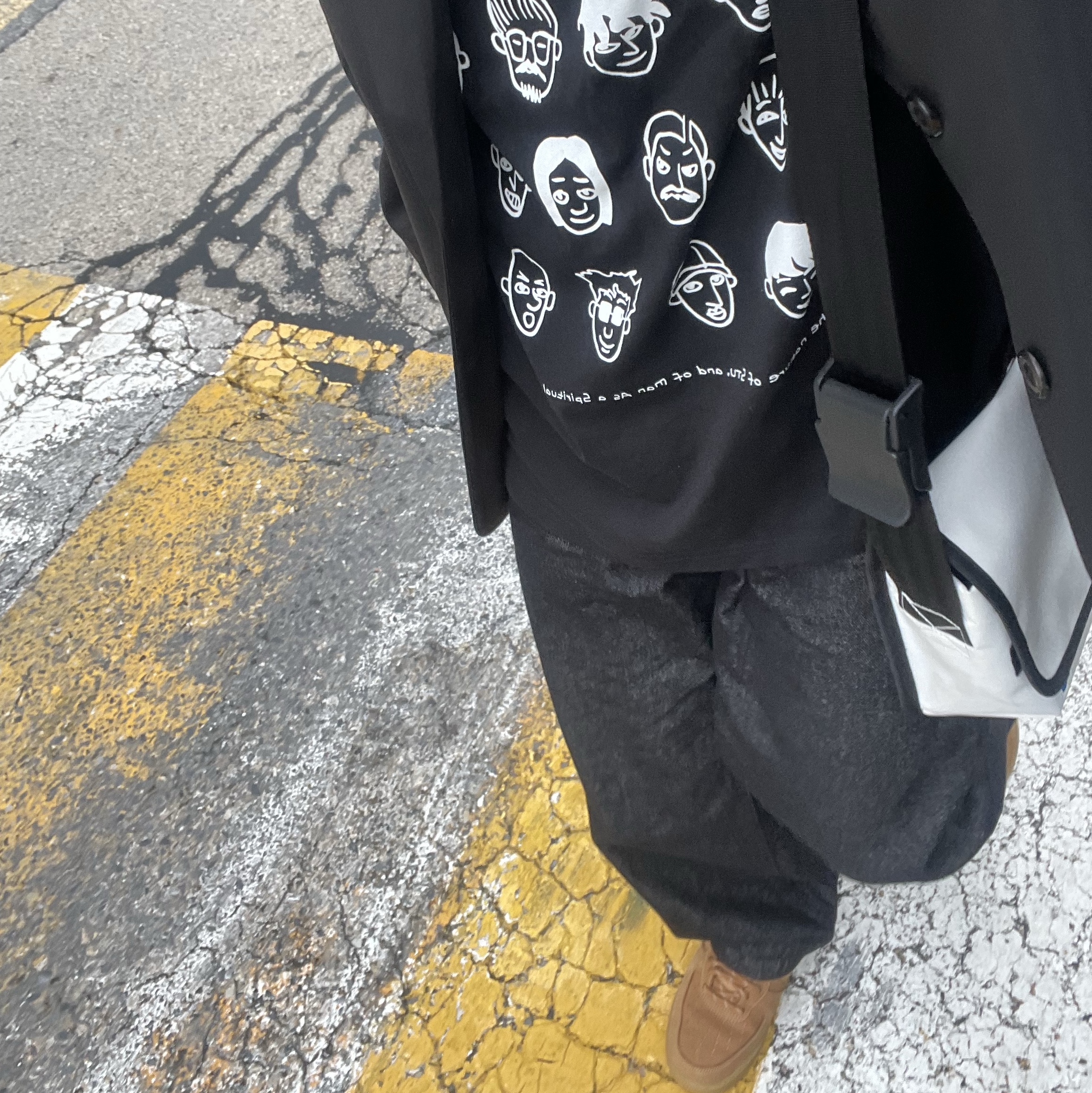 Zara x Ader Error Oversize Blazer Black, Ader Error Small Trace Esty Messanger Bag White 착용 스타일