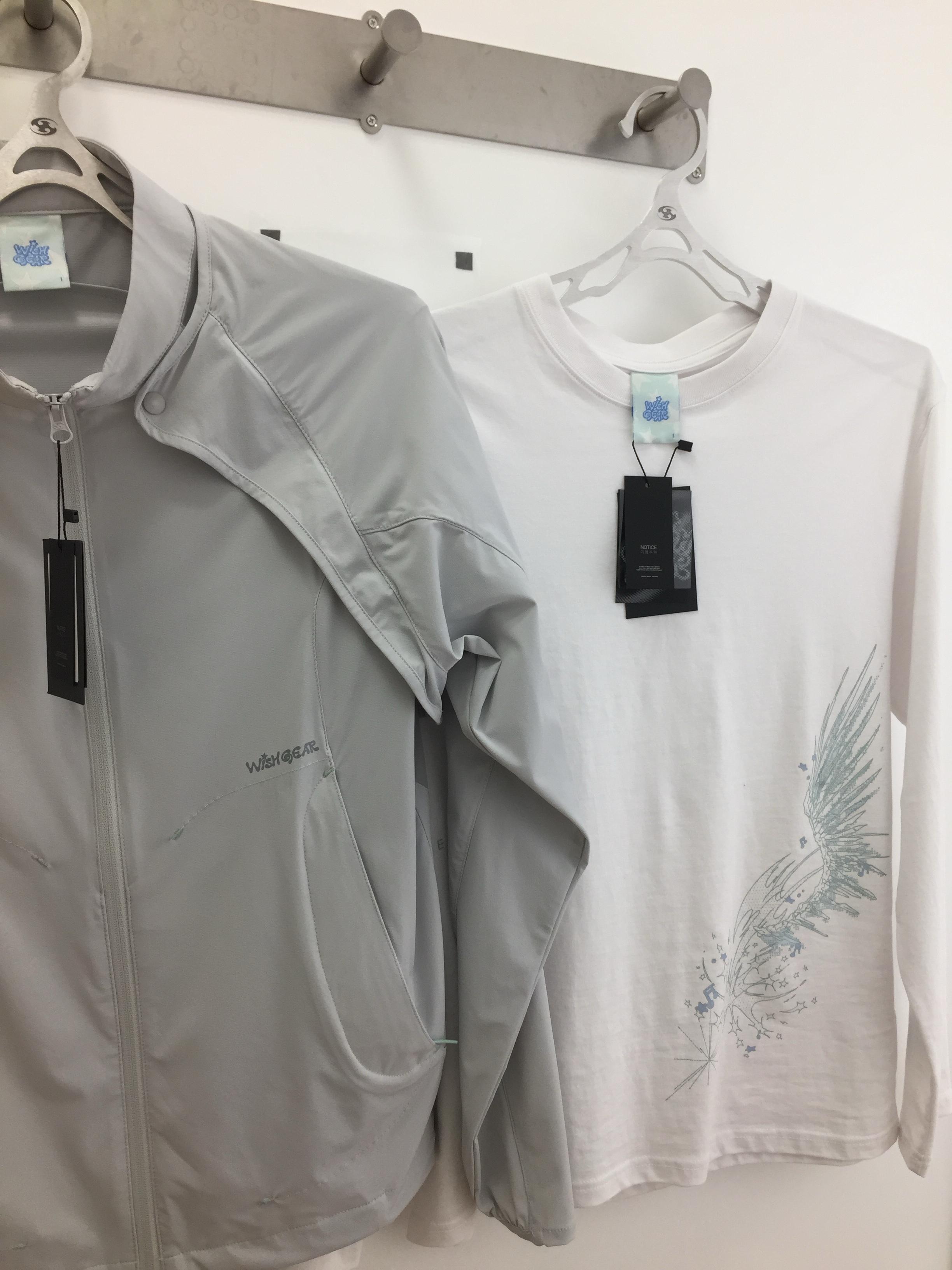 Sansan Gear X NCT WISH Jacket Light Grey, Sansan Gear X NCT WISH Long Sleeve White 착용 스타일