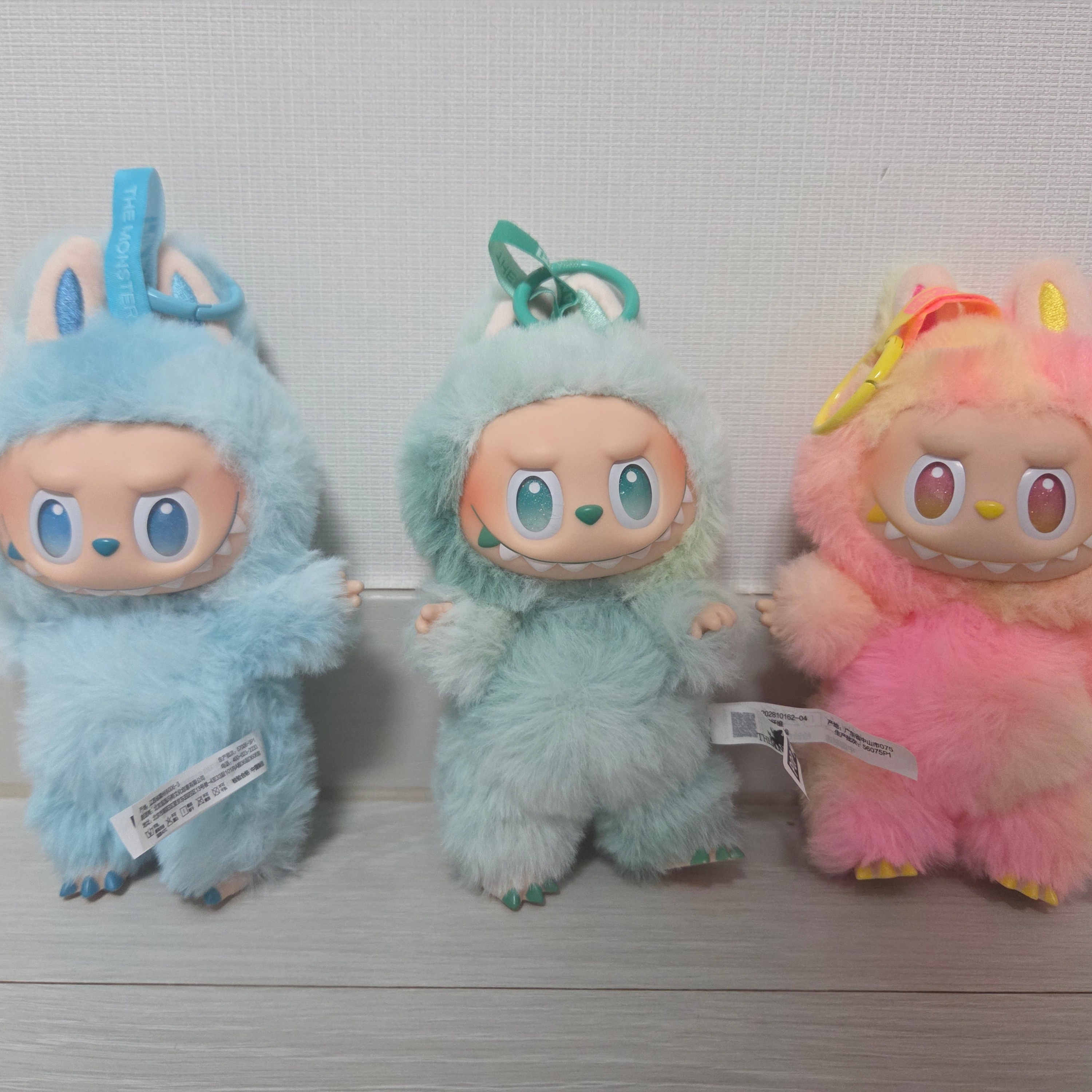 Pop Mart Labubu The Monsters Highlight Series Sealed Case (Bundle of 3/1 Blind Box) 착용 스타일