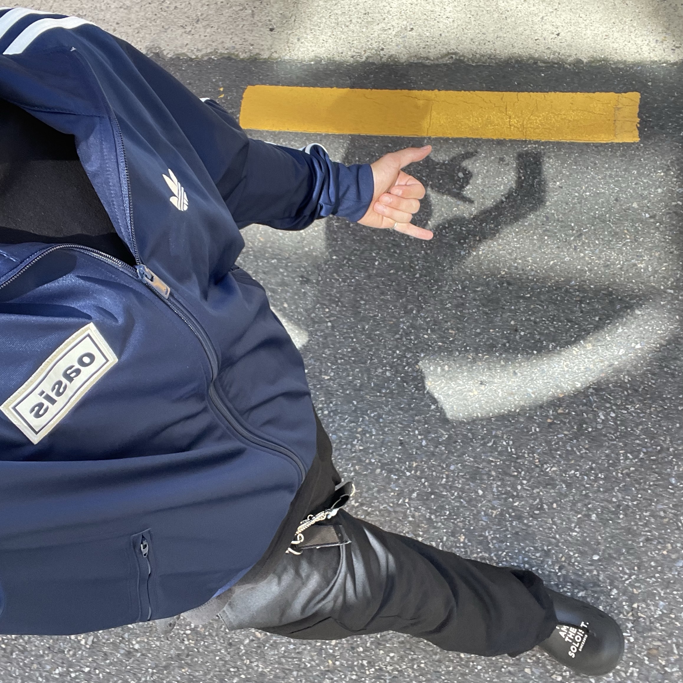 Adidas x Oasis Tour Firebird Track Top Night Indigo - US Sizing, Chrome Hearts Duck Butter Black Shiny Silver 착용 스타일 - 2