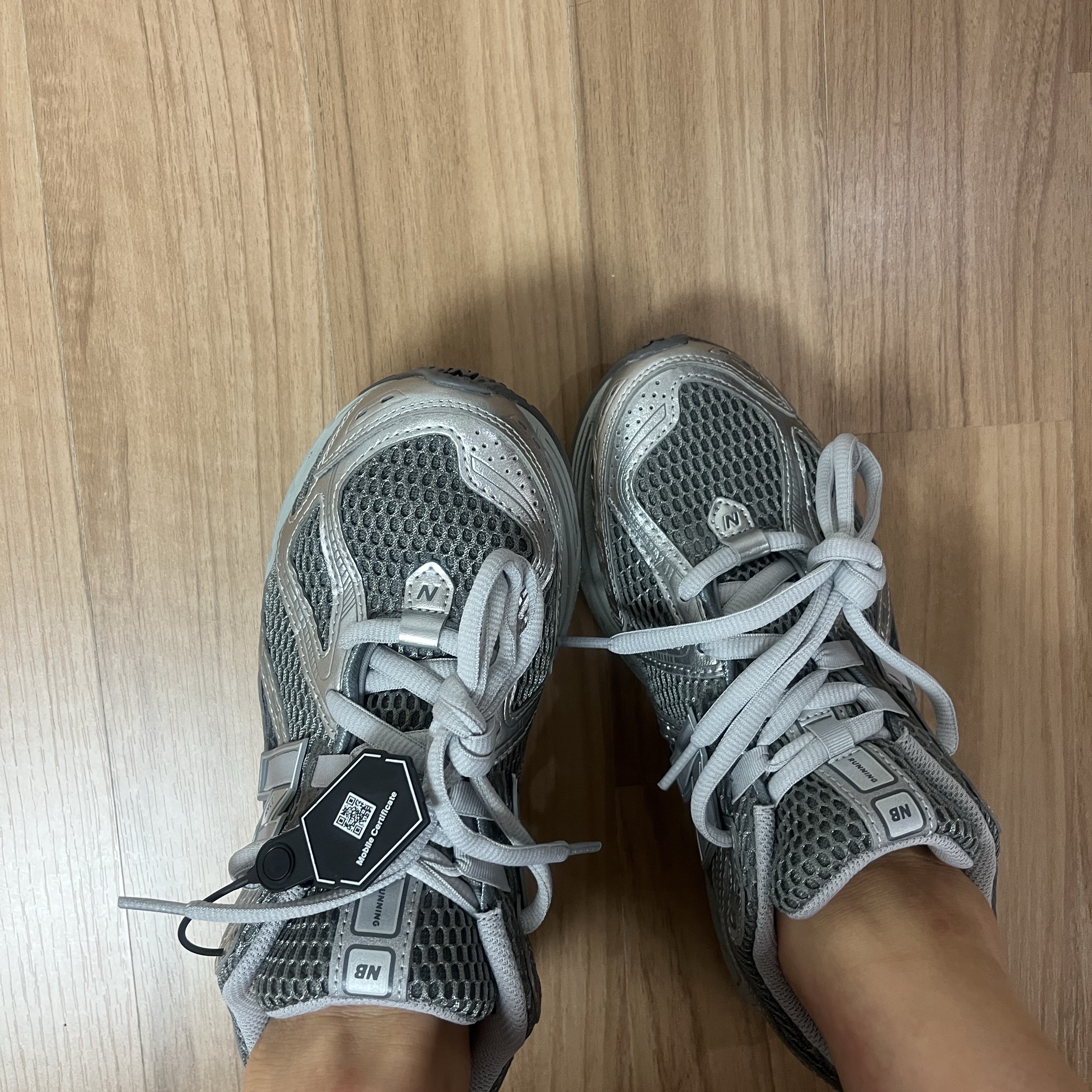 New Balance 1906R Harbor Grey Silver Metalic 착용 스타일