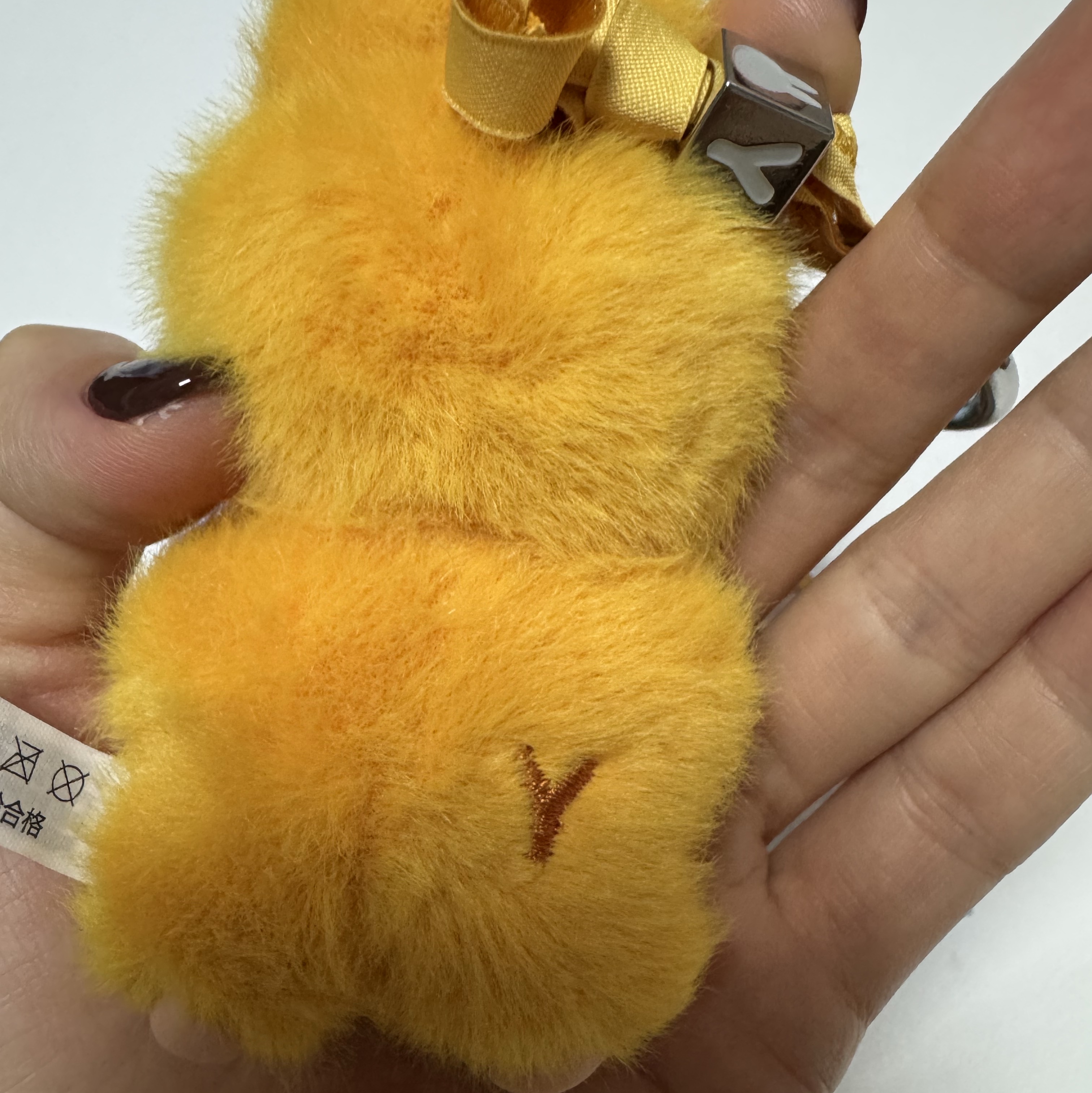 Pop Mart Labubu The Monsters Pin For Love Series Vinyl Plush Pendant (N-Z) Y (Opened Case) 착용 스타일 - 3