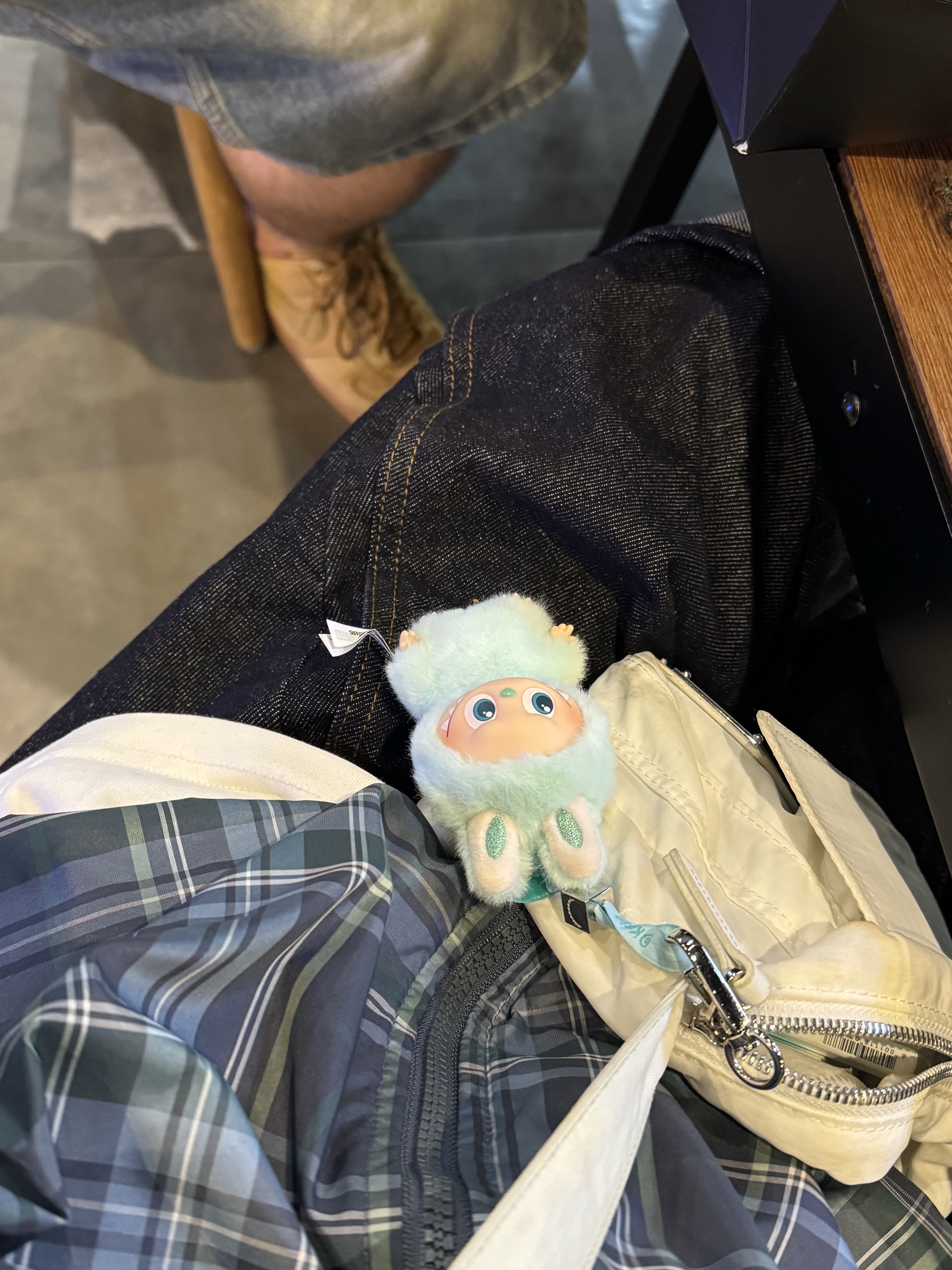 Pop Mart Labubu The Monsters Pin For Love Series Vinyl Plush Pendant (A-M) I (Opened Case) 착용 스타일 - 2