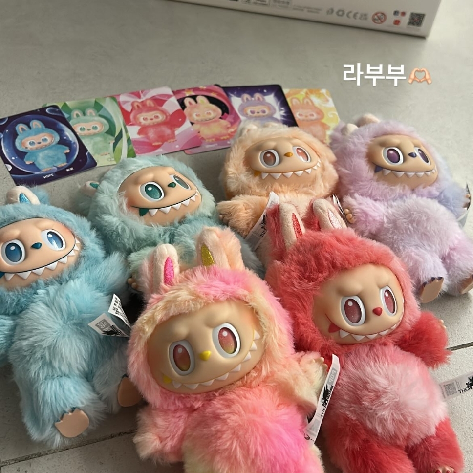 Pop Mart Labubu The Monsters Highlight Series Sealed Case (6 Blind Boxes) 착용 스타일