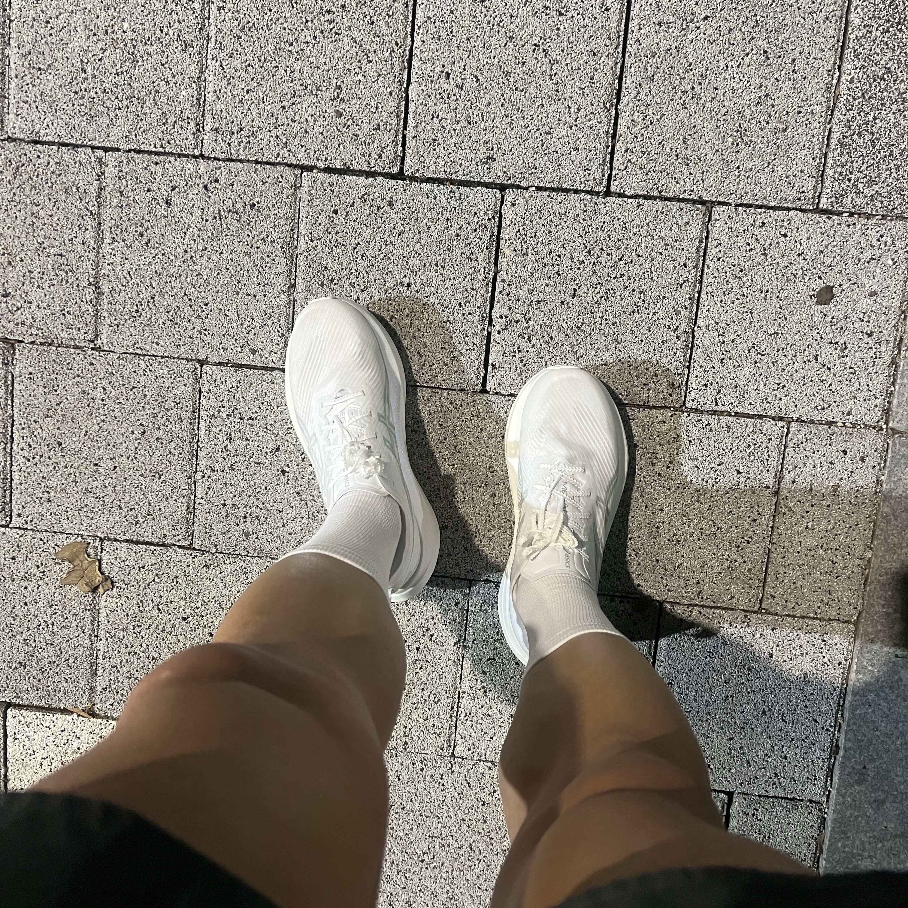 Asics Megablast White Piedmont Grey 착용 스타일