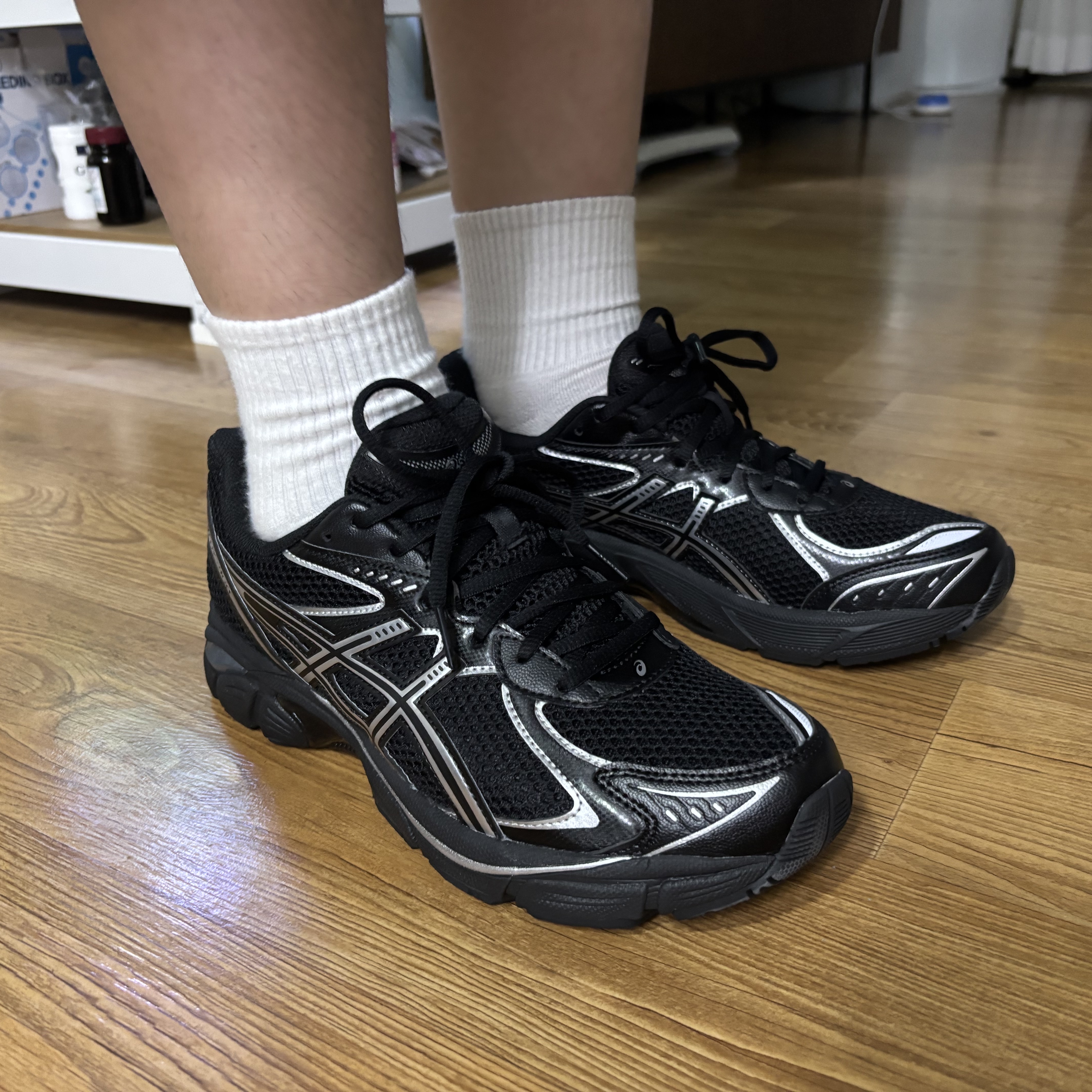 Asics GT-2160 Black Pure Silver 착용 스타일