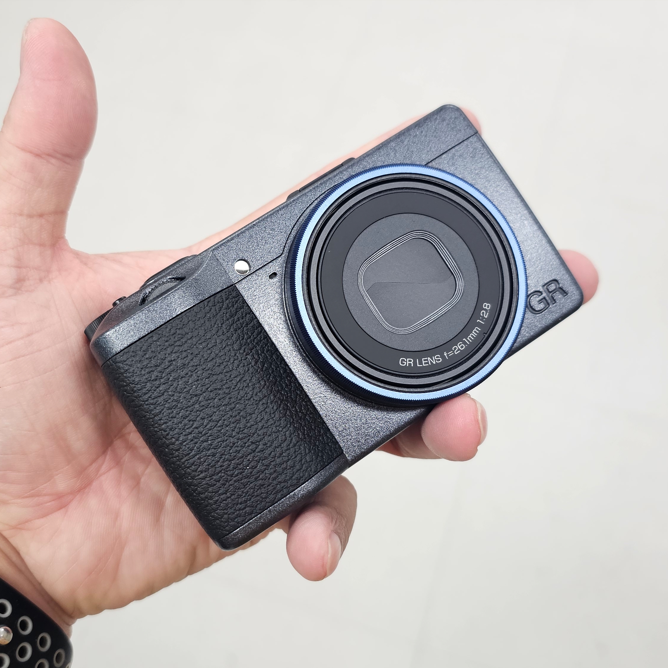 Ricoh GR IIIx Urban Edition Black (Korean Ver.) 착용 스타일