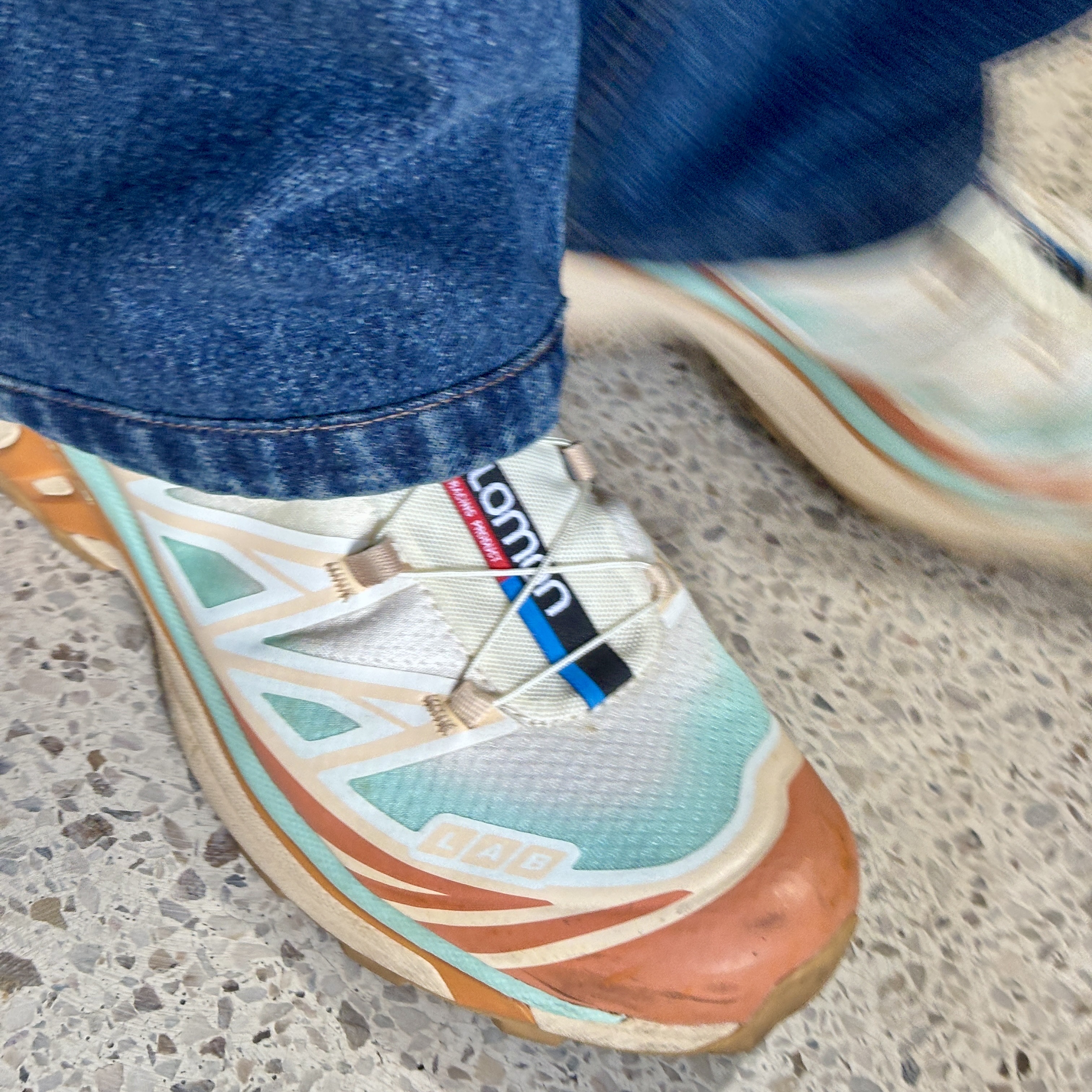 Salomon XT-6 Skyline Vanilla Ice Sun Baked 착용 스타일 - 3