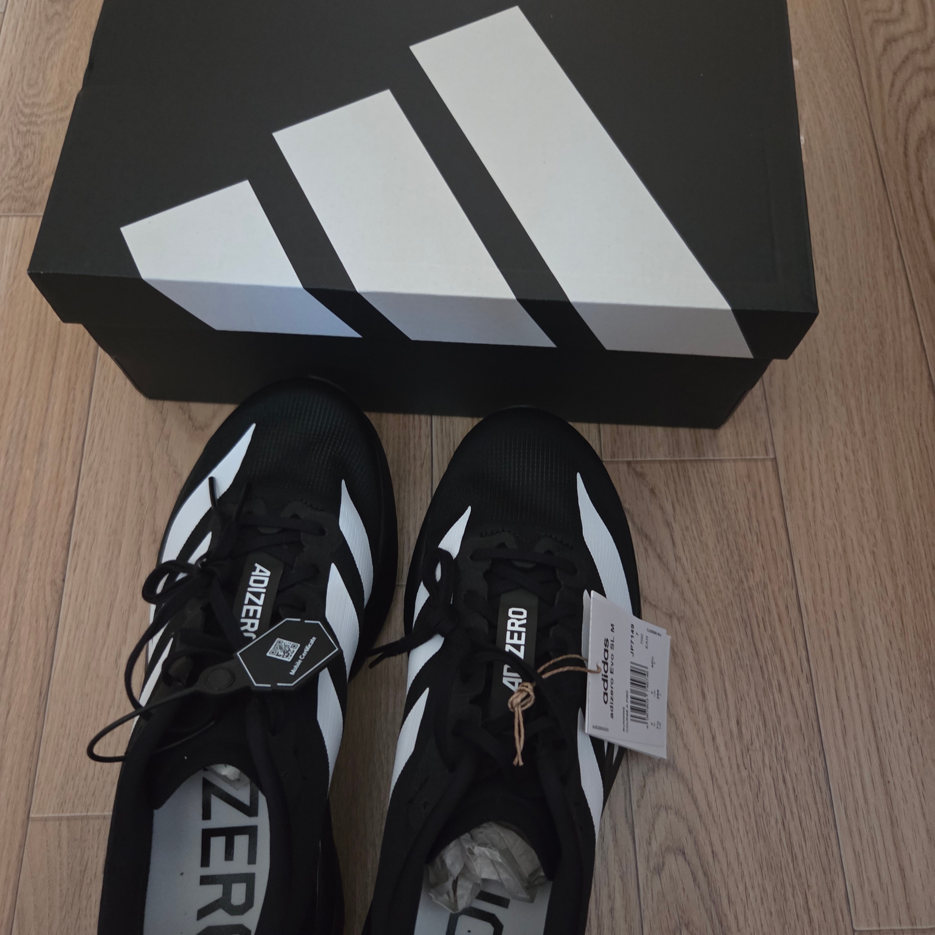 Adidas Adizero EVO SL Core Black Cloud White 착용 스타일