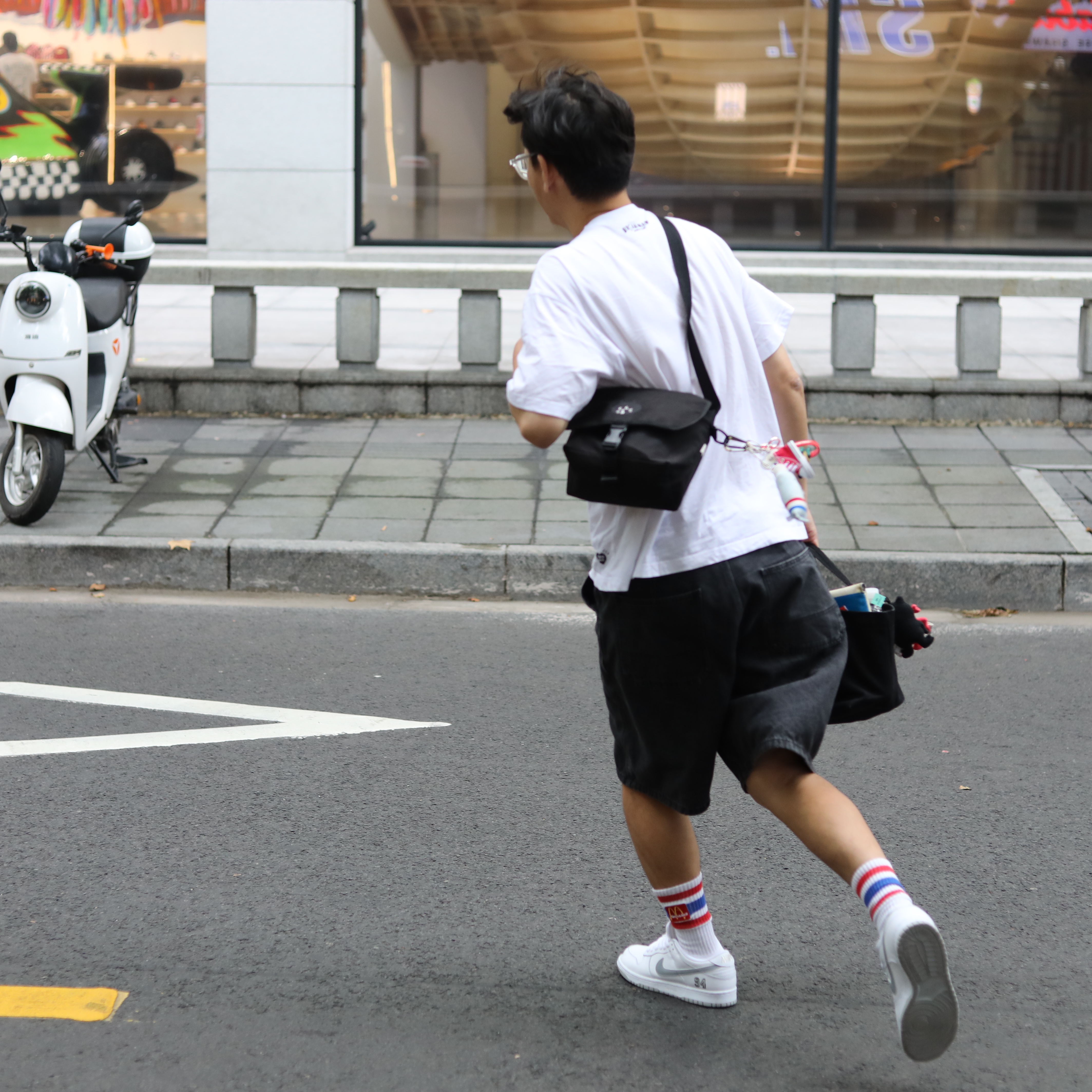 Nike x Supreme SB Dunk Low White, Nike x SBTG Dunk SB Low 착용 스타일 - 2