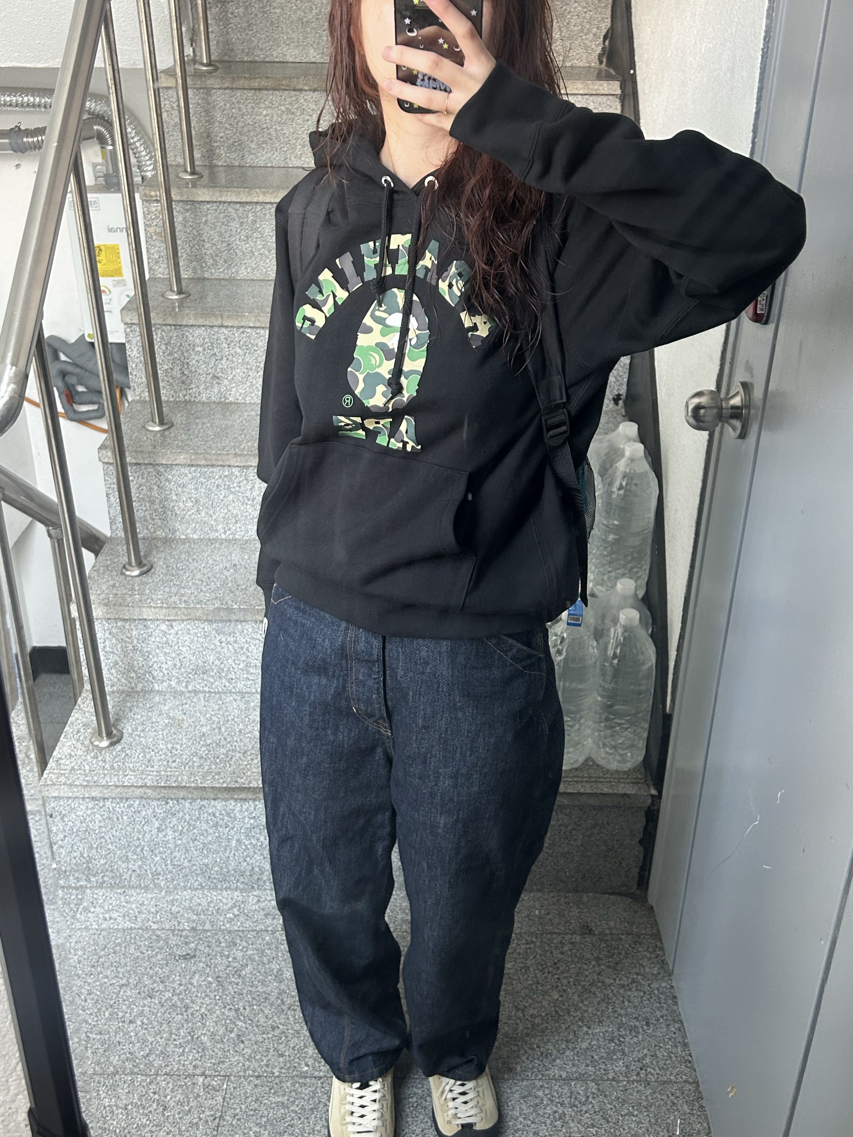 BAPE ABC Camo College Pullover Hoodie Black 착용 스타일
