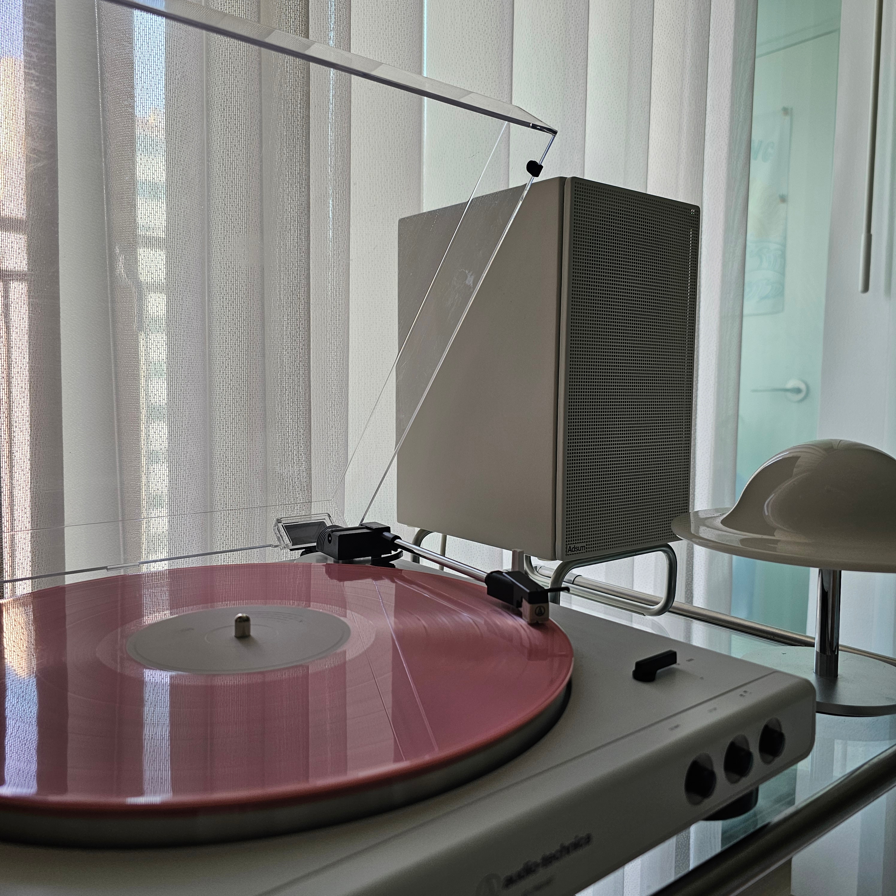 Wave to Earth Play With Earth! 0.03 LP Pink 착용 스타일