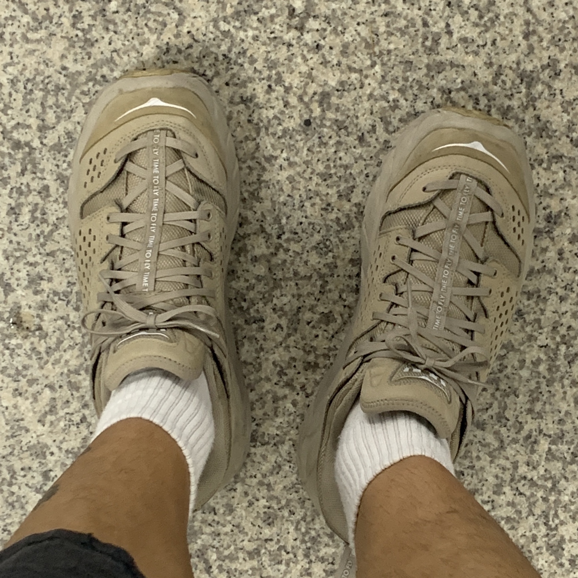 Hoka Tor Ultra Low WP JP Simply Taupe 착용 스타일