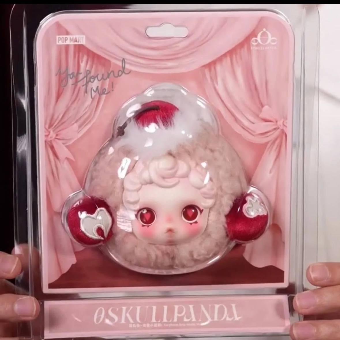 Pop Mart Skullpanda You Found Me！Series Earphone Bag Moldy Muffin 착용 스타일