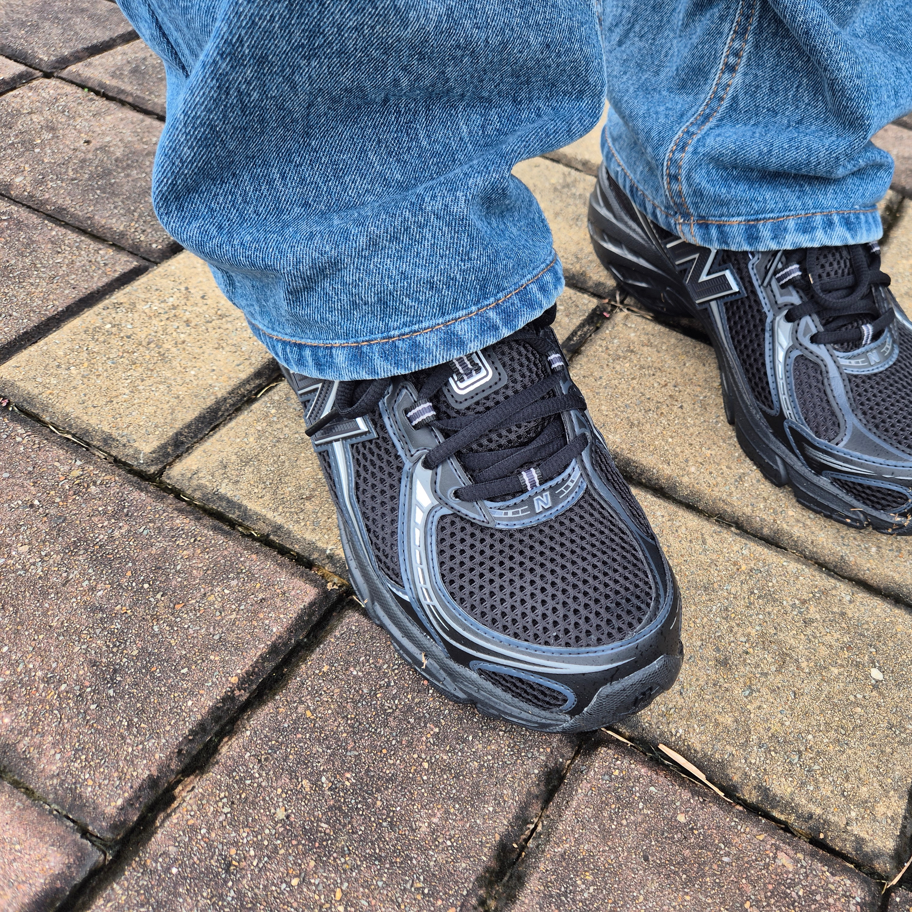 New Balance 740v2 Black Silver Metallic 착용 스타일