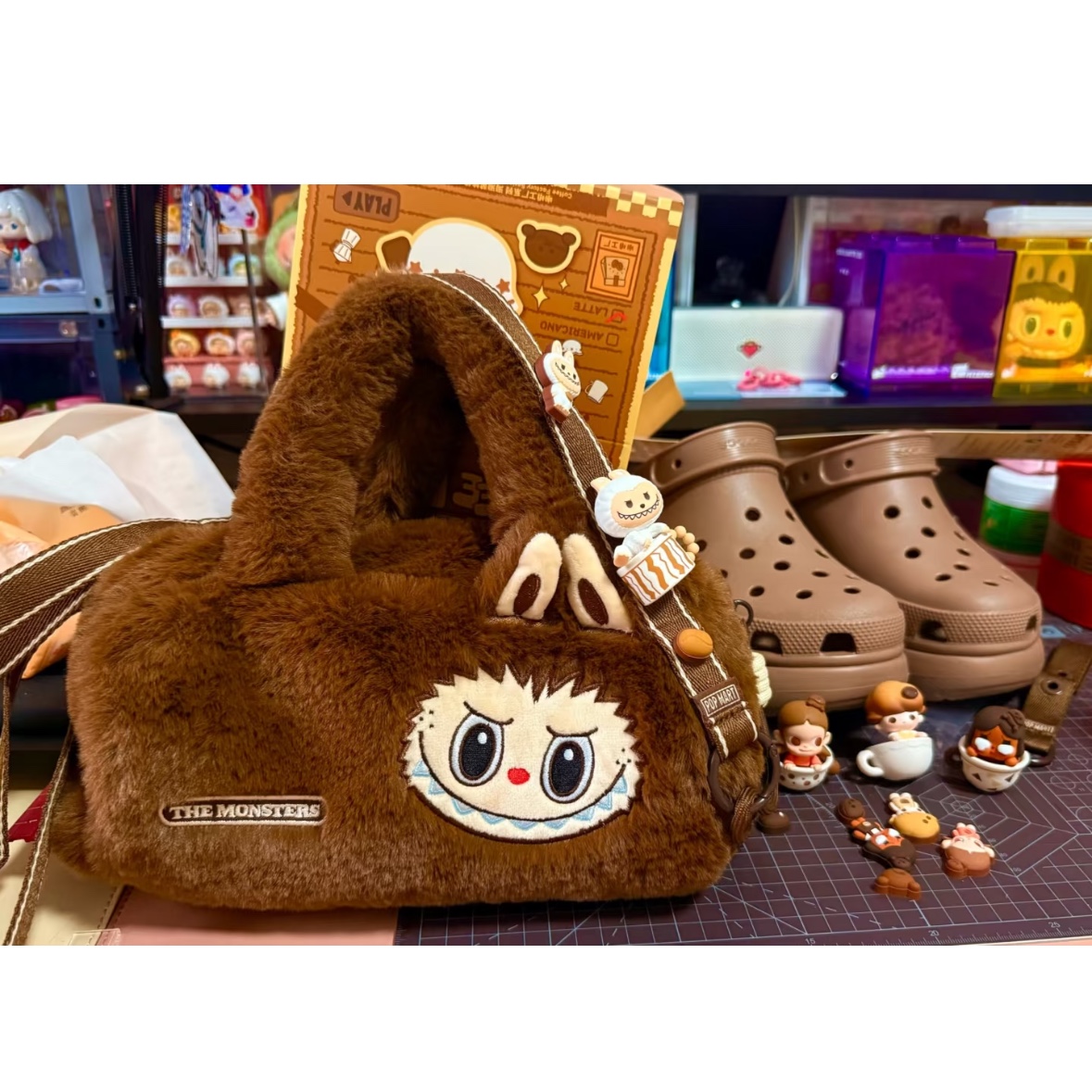 Pop Mart Pop Bean Coffee Factory Series Decoration Charm Sealed Case (1 Blind Box), Pop Mart Pop Bean Coffee Factory Series Perforated Handbag Sealed Case (5 Blind Boxes) 착용 스타일