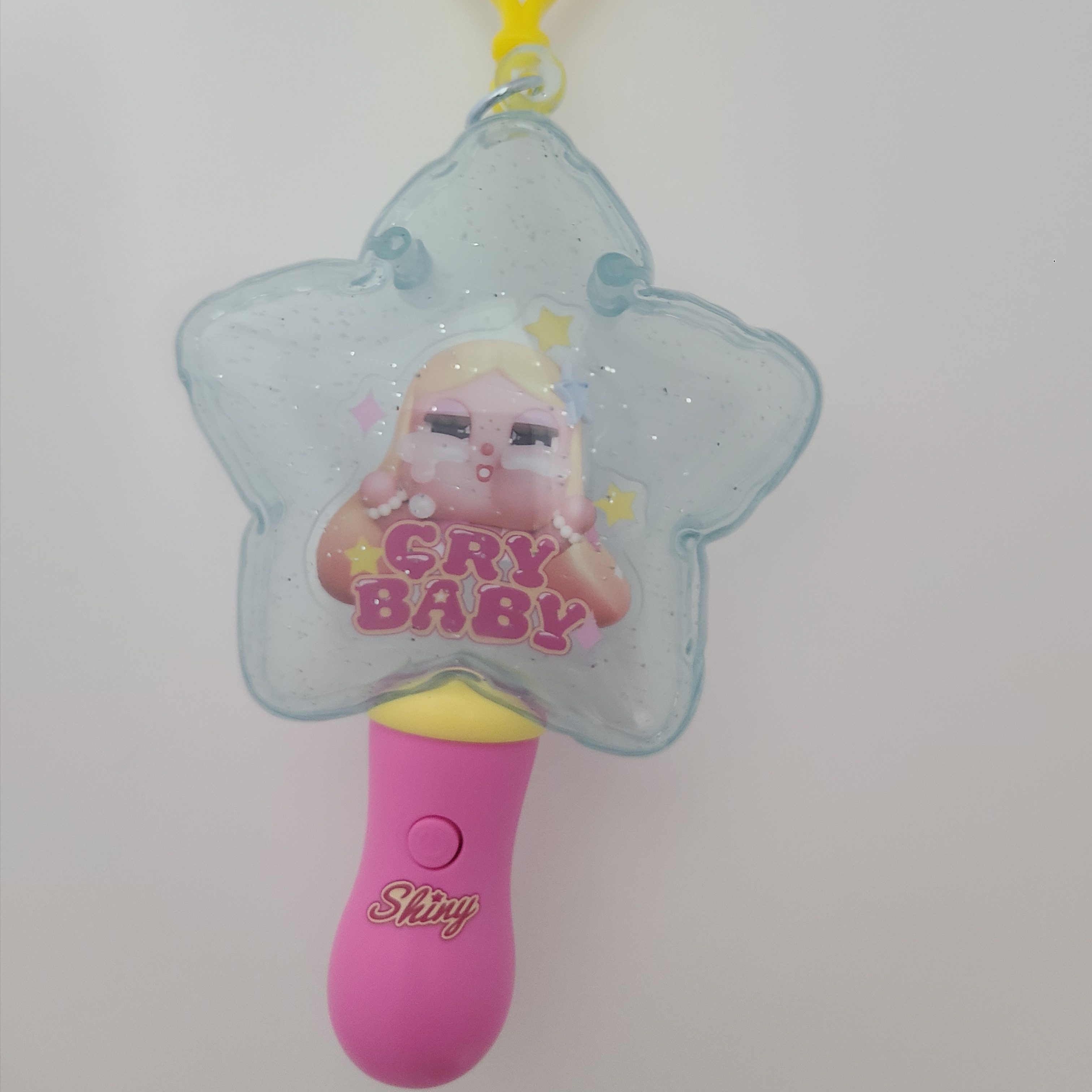 Pop Mart Crybaby Shiny Shiny Series Luminous Pendant Shiny Singer (Opened Case) 착용 스타일