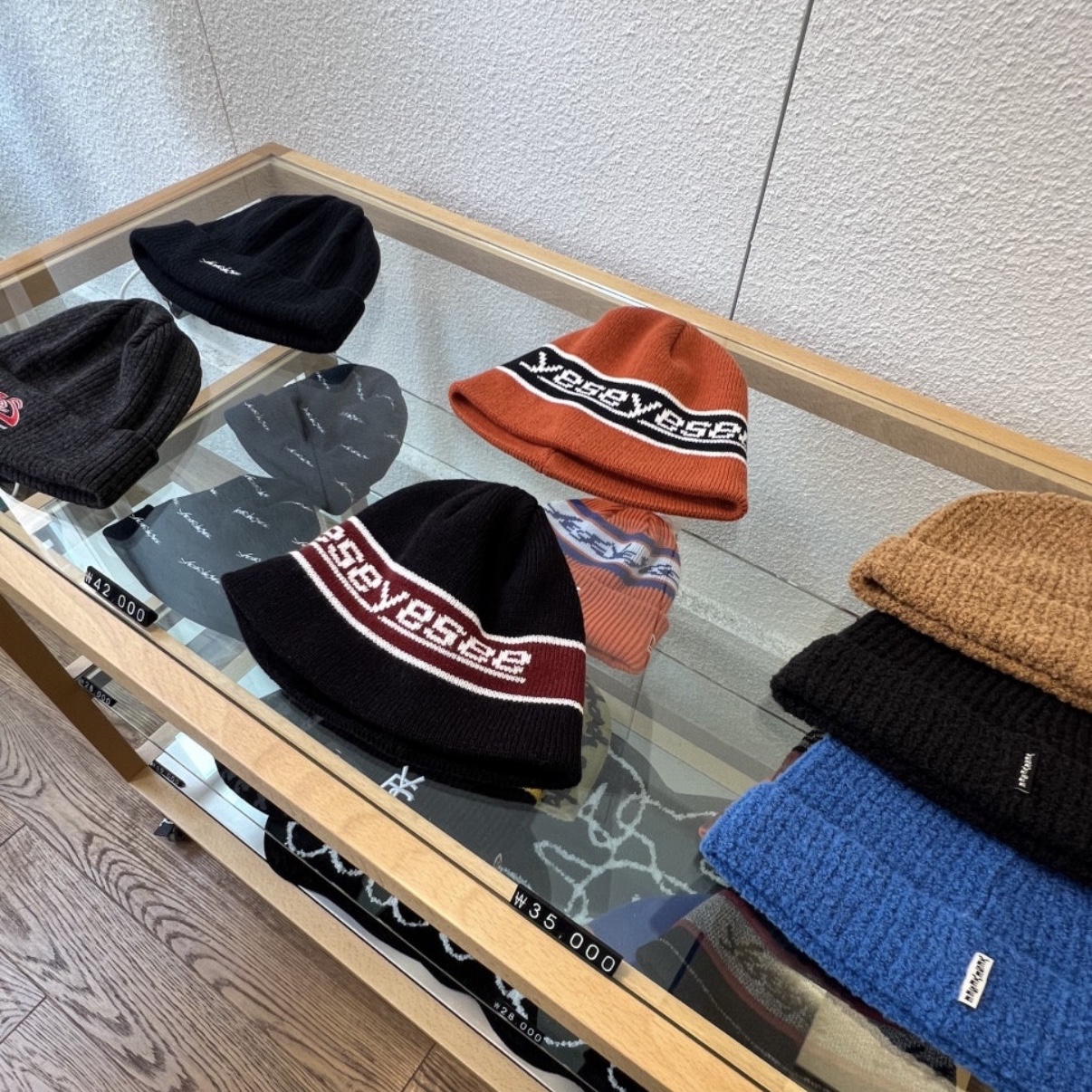 YESEYESEE Work Beanie Black, YESEYESEE Work Beanie Orange 착용 스타일