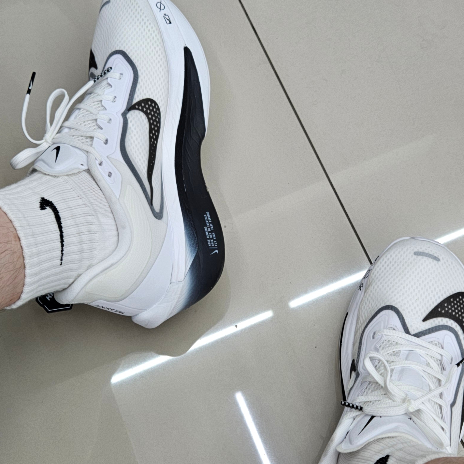 Nike Zoom Fly 6 White Smoke Grey 착용 스타일 - 1