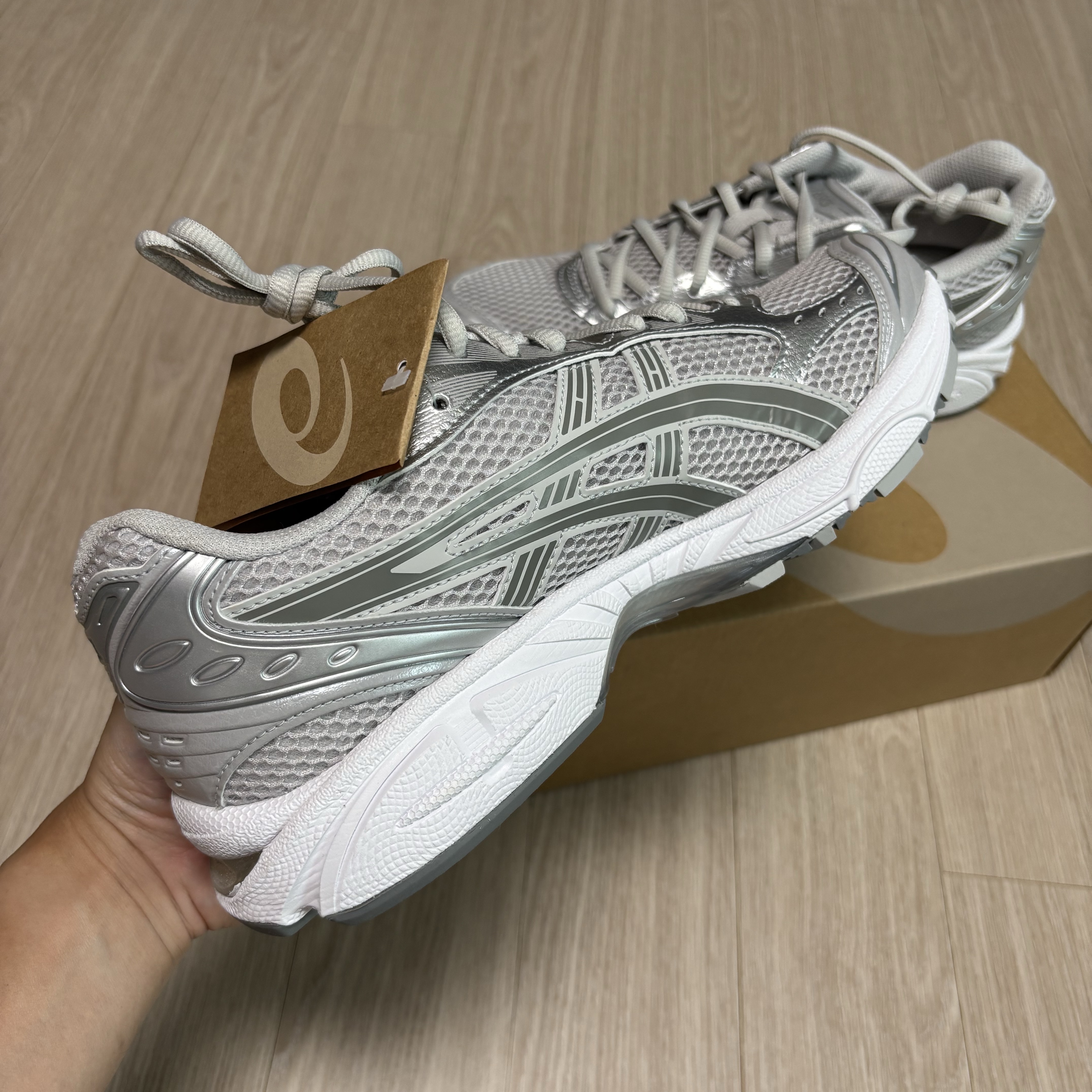 (W) Asics Gel-Kayano 14 Cloud Grey Clay Grey 착용 스타일 - 5
