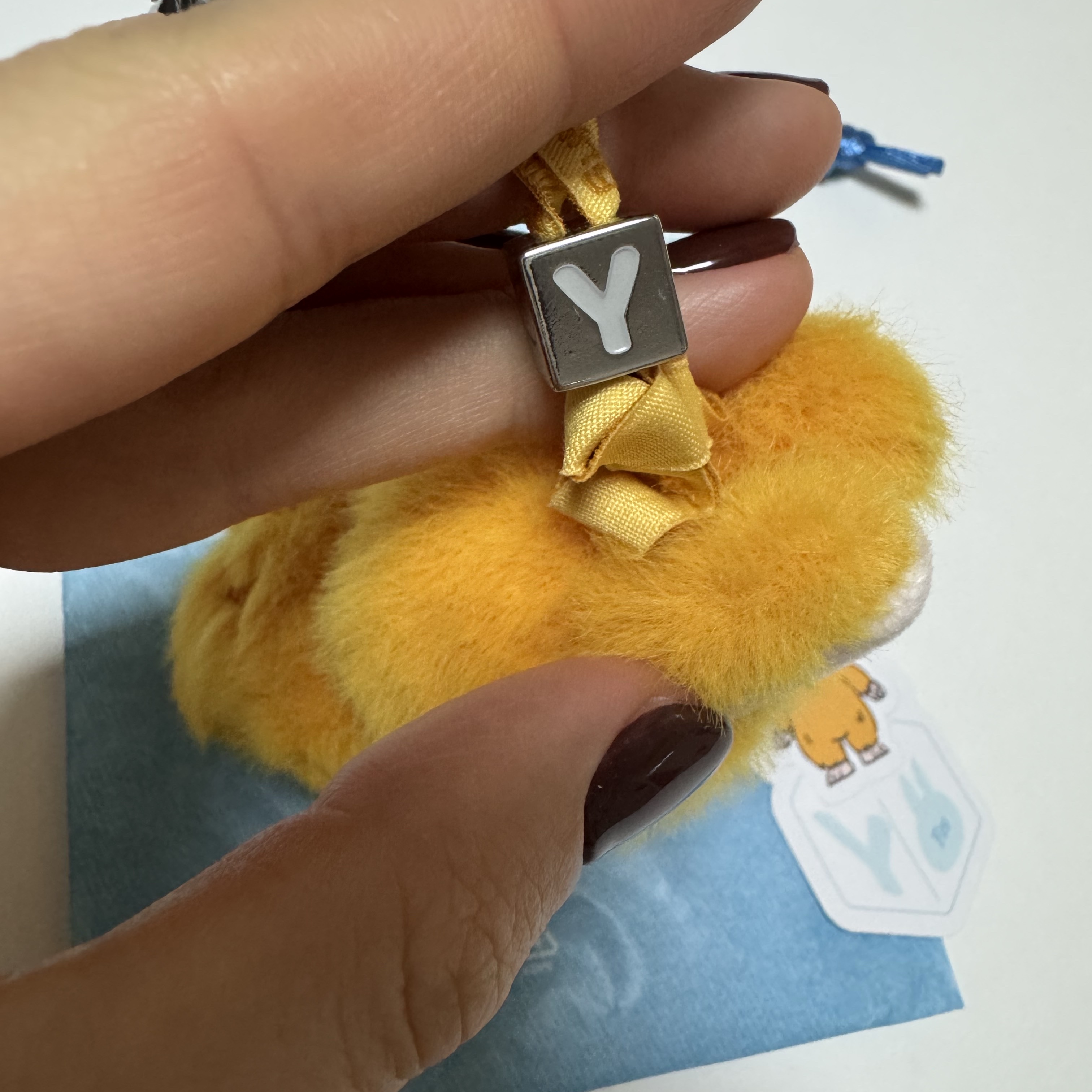 Pop Mart Labubu The Monsters Pin For Love Series Vinyl Plush Pendant (N-Z) Y (Opened Case) 착용 스타일 - 2
