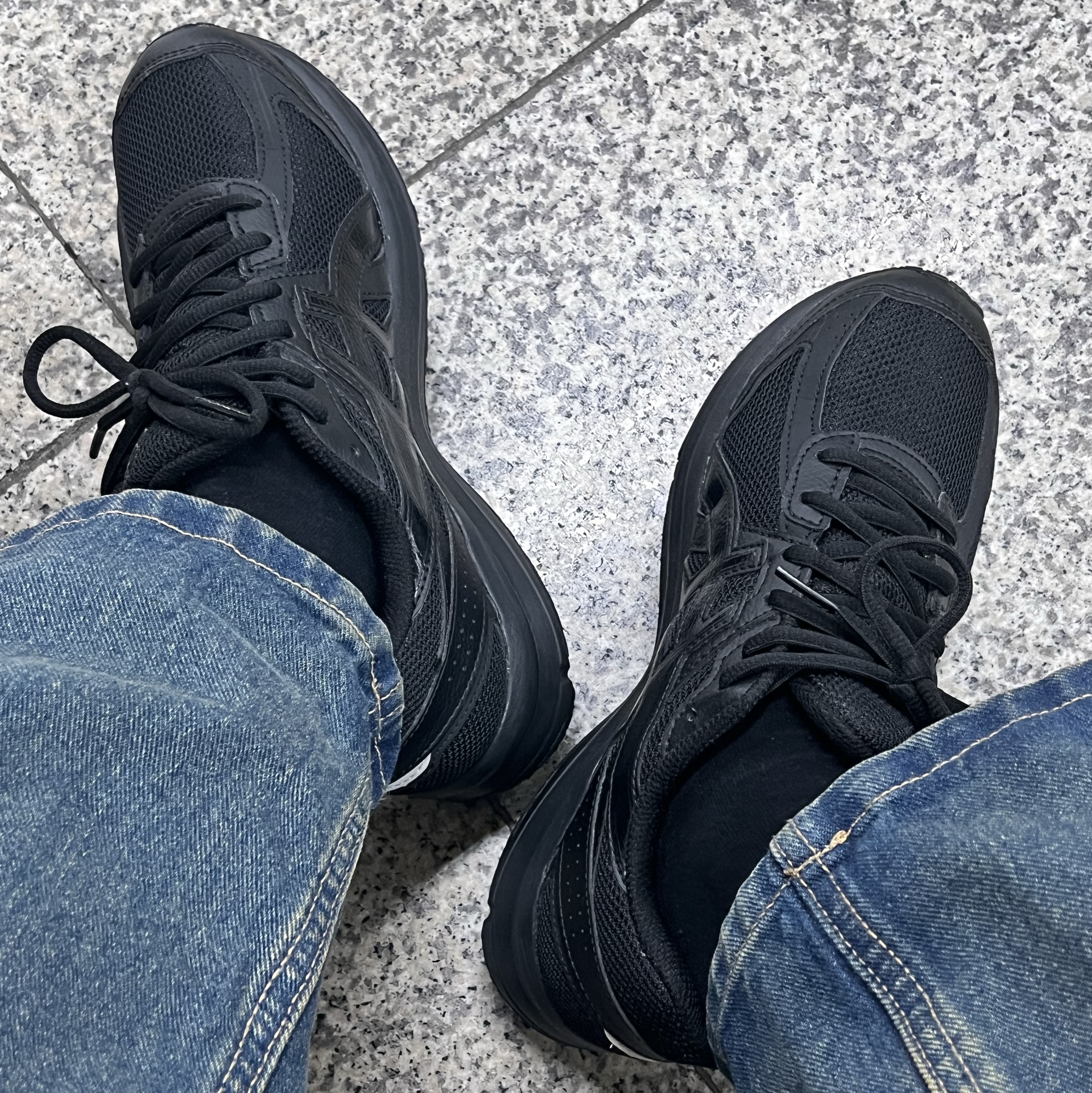 Asics Jog 100 S Black - 2E Wide 착용 스타일